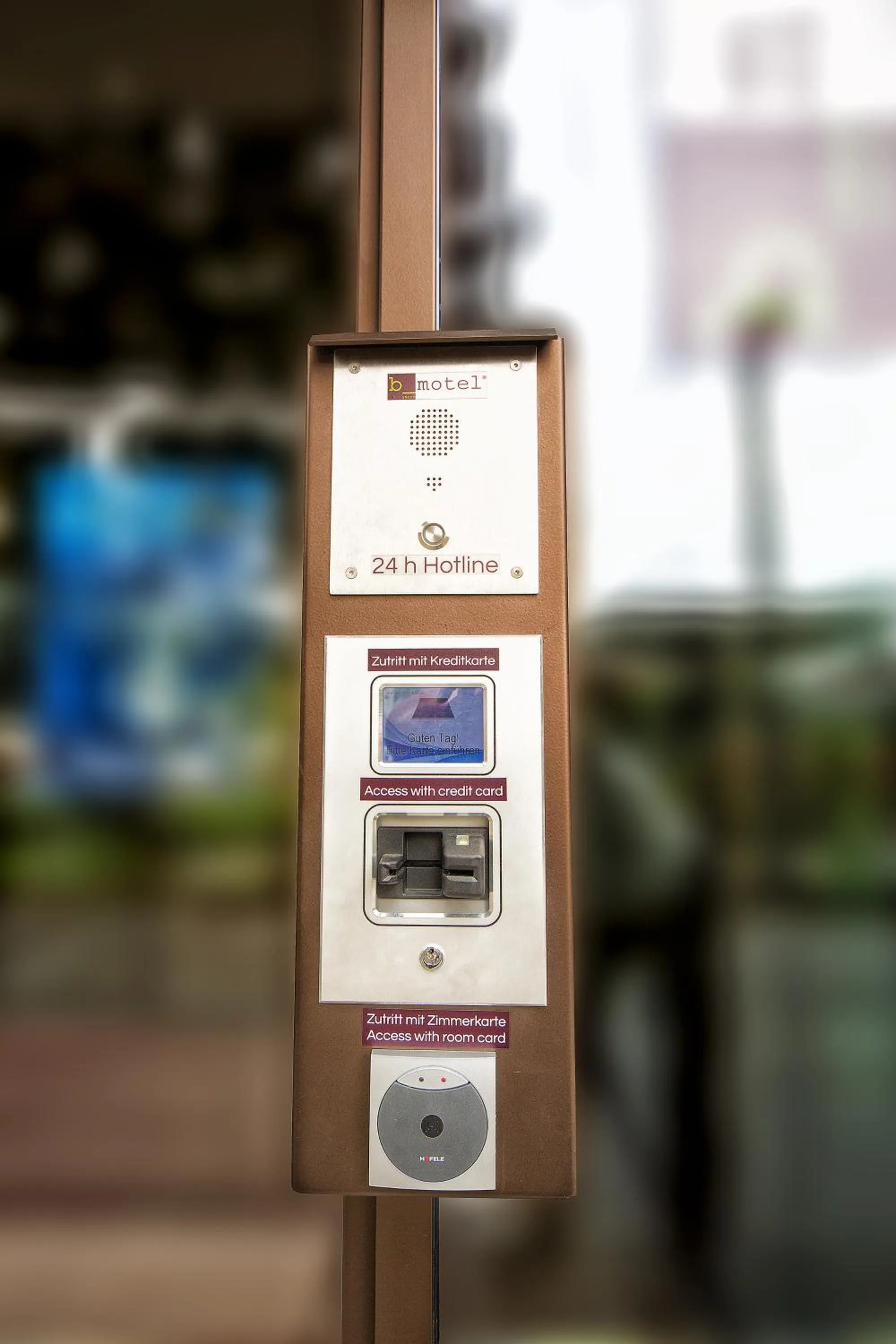 Facade/entrance in b_smart motel Landquart