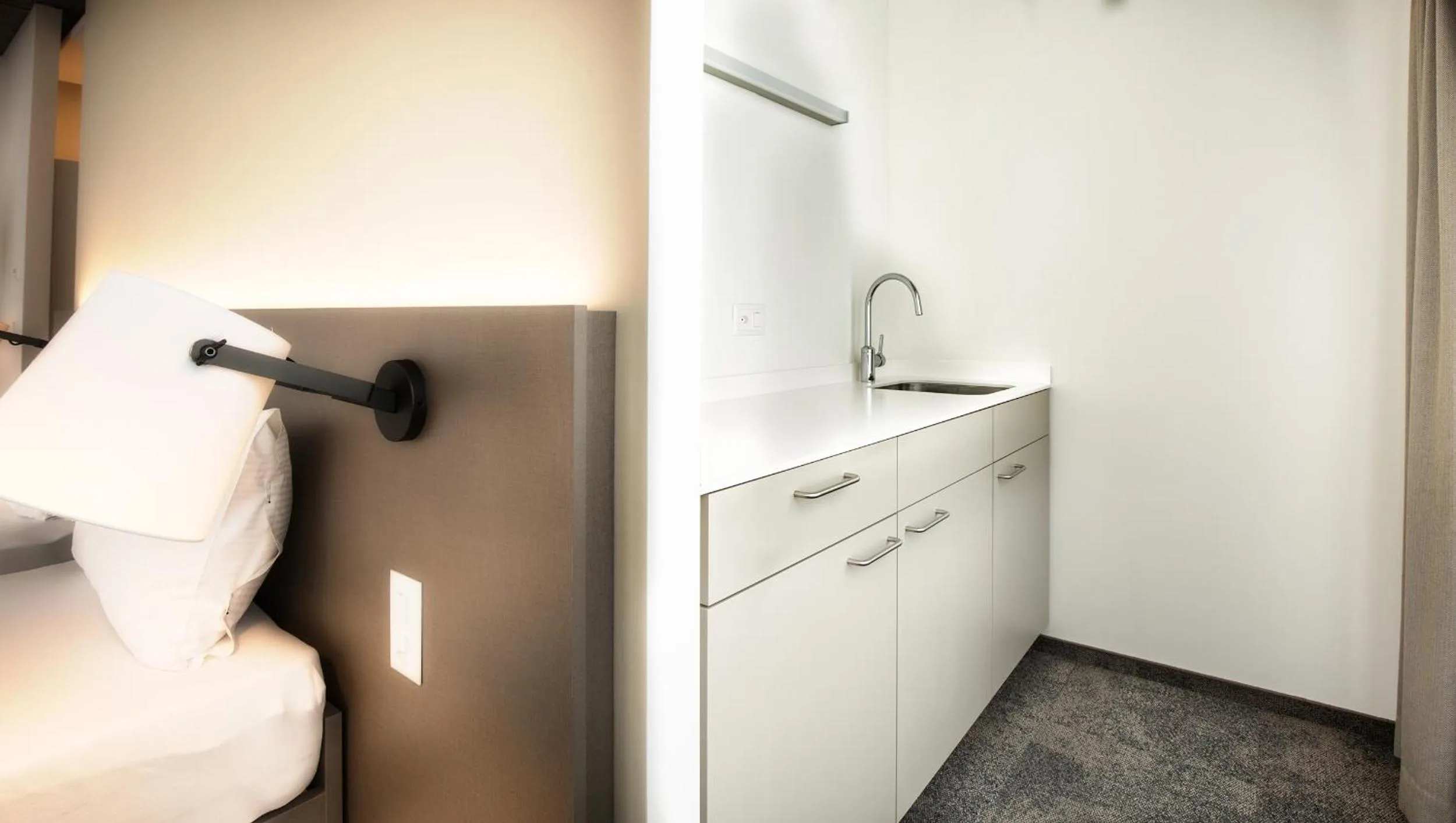 Photo of the whole room in b_smart motel Landquart