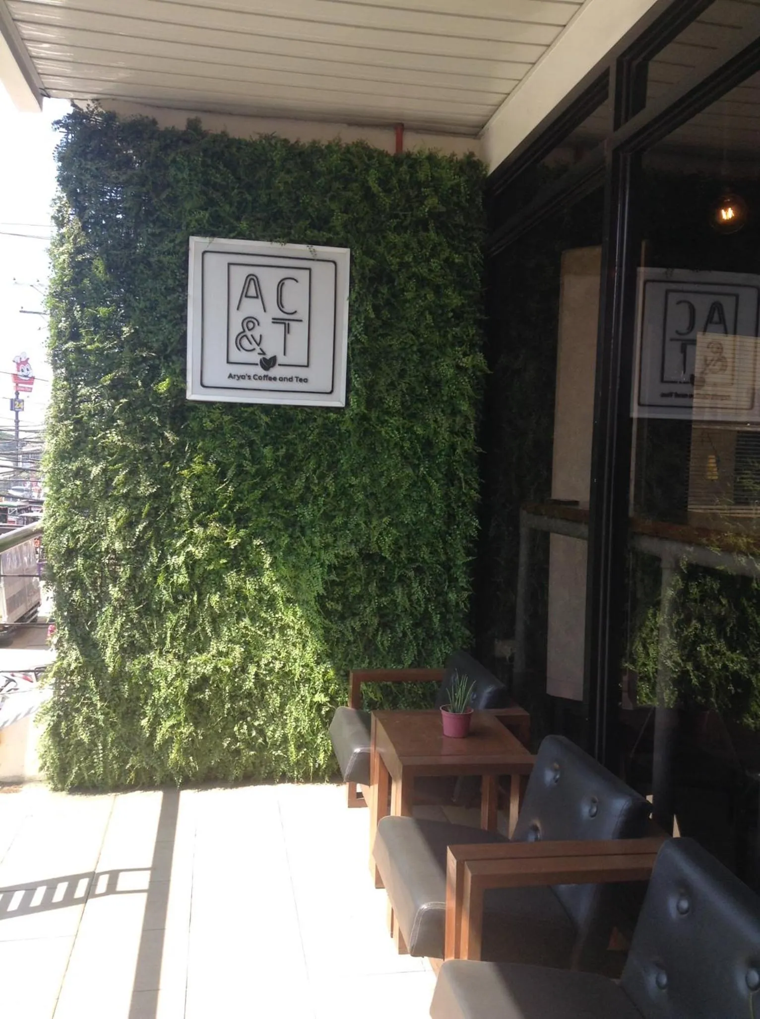 Restaurant/places to eat in W Hotel
