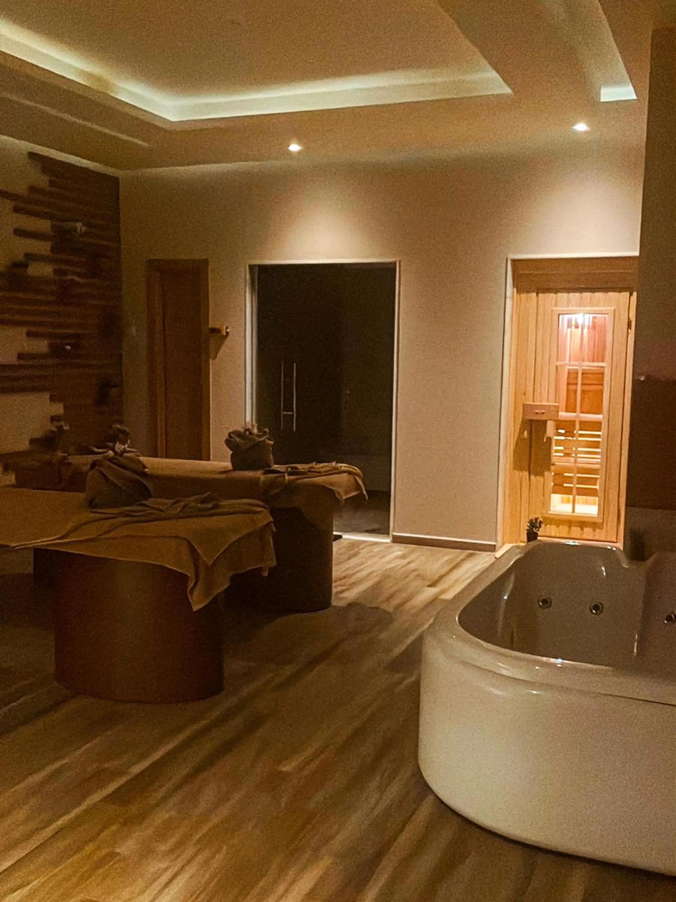 Hot Tub in Calimera Blend Paradise