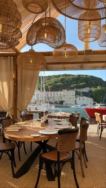 Restaurant/places to eat in Hotel la Caravelle