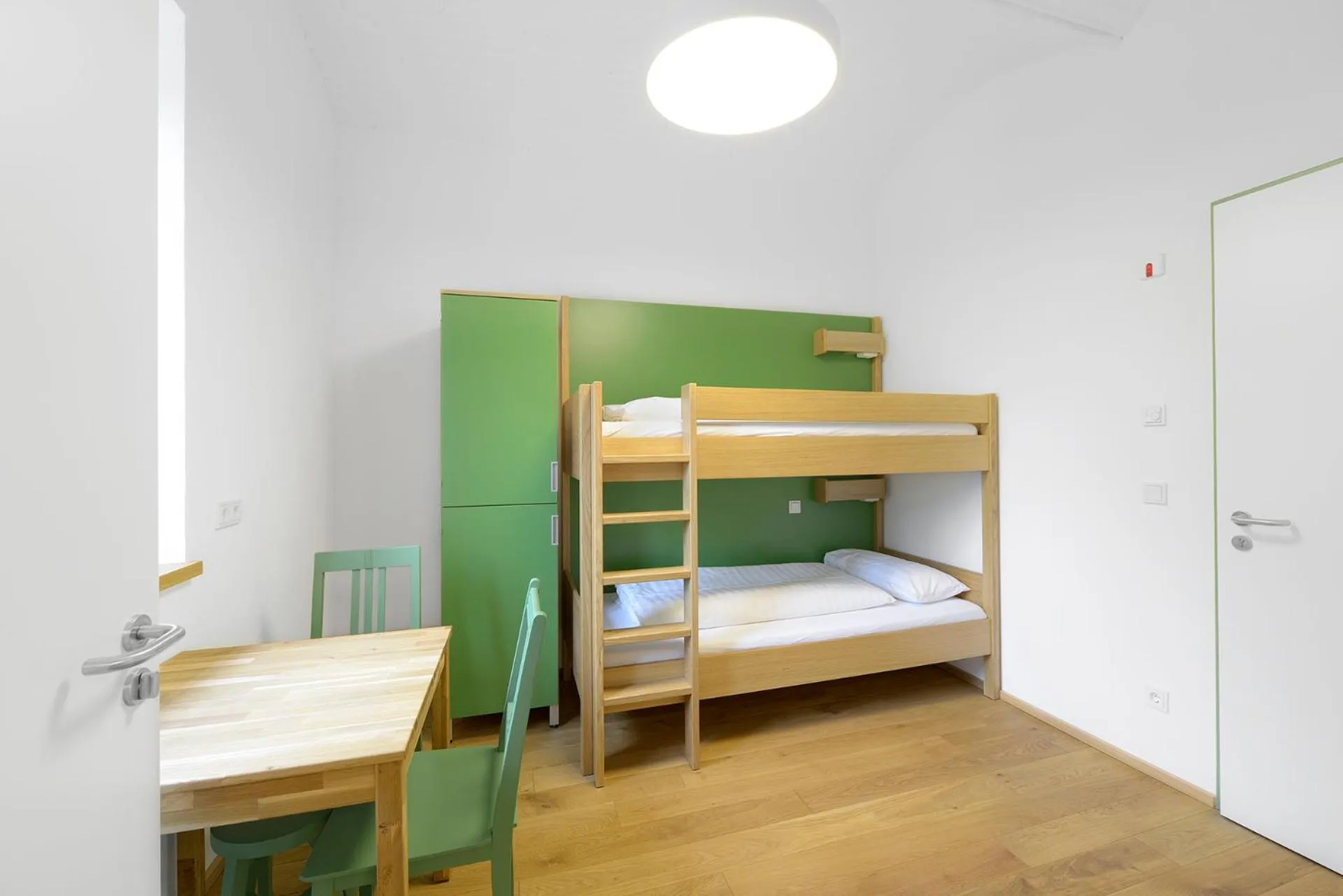 Photo of the whole room, Bed in Herberge Hof Armada