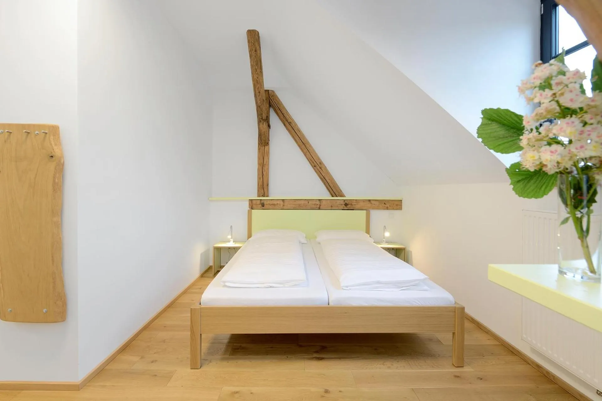 Bed in Herberge Hof Armada