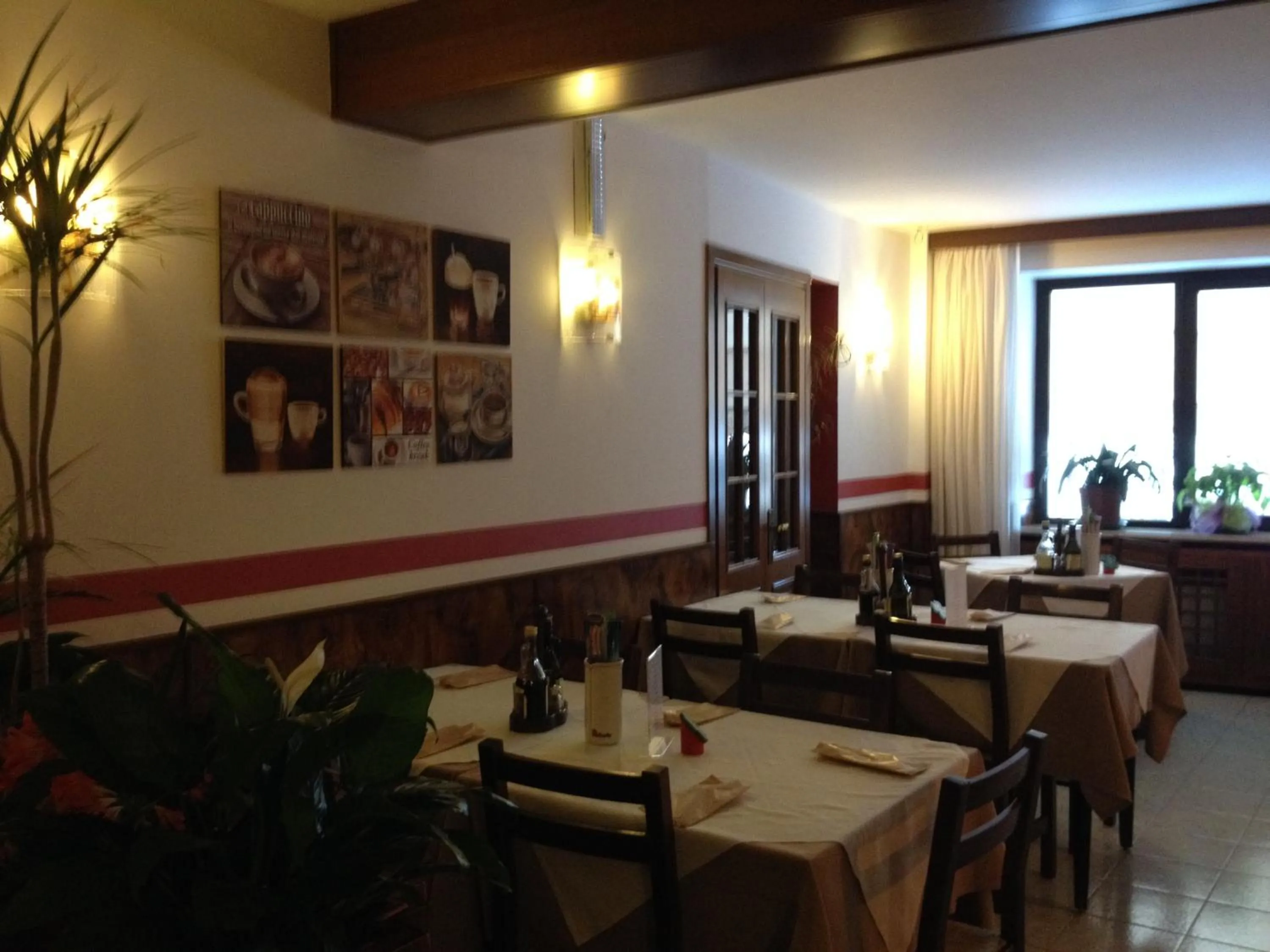 Restaurant/places to eat in Hotel Scandola