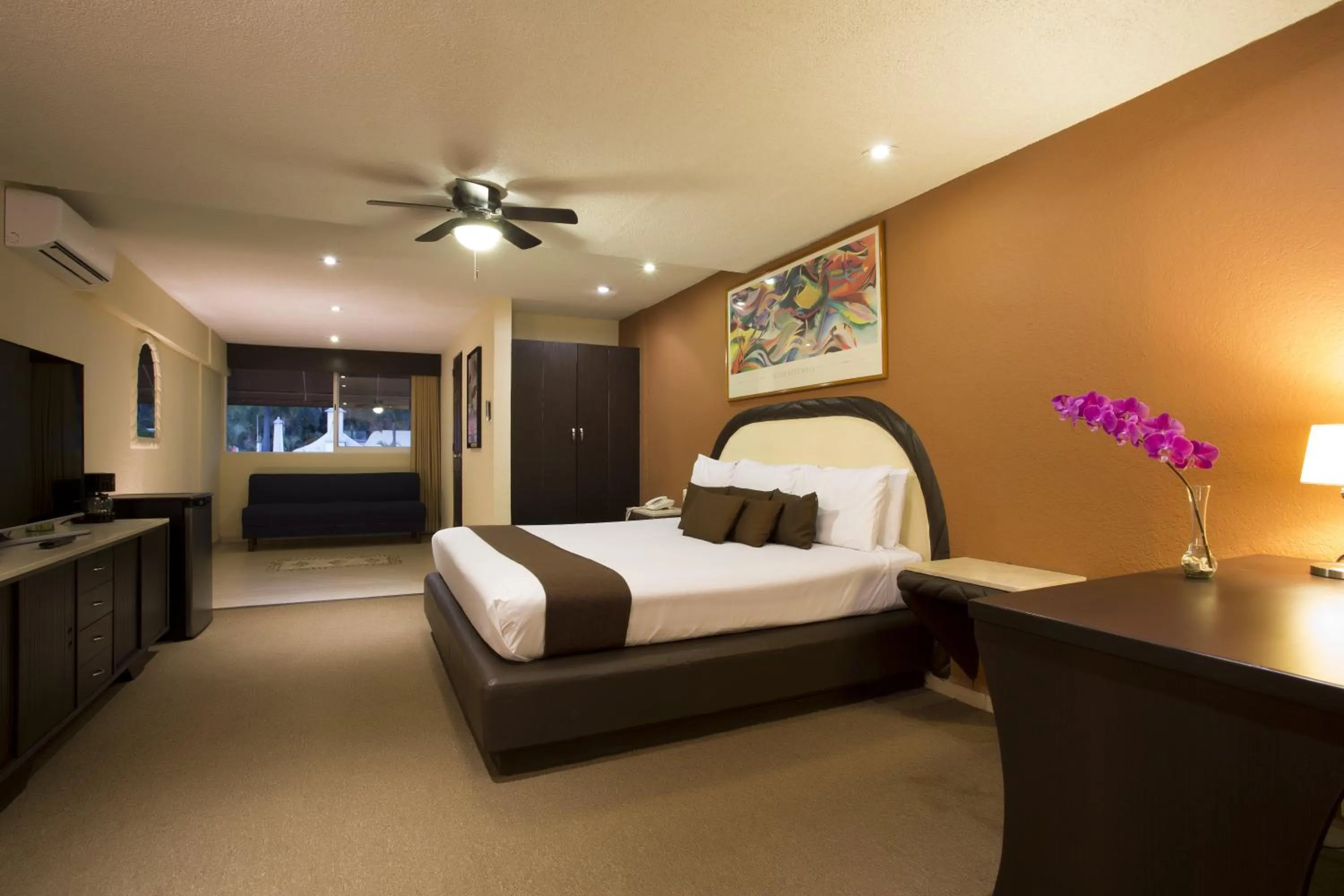 Photo of the whole room, Bed in Gamma Cuernavaca Puerta Paraiso