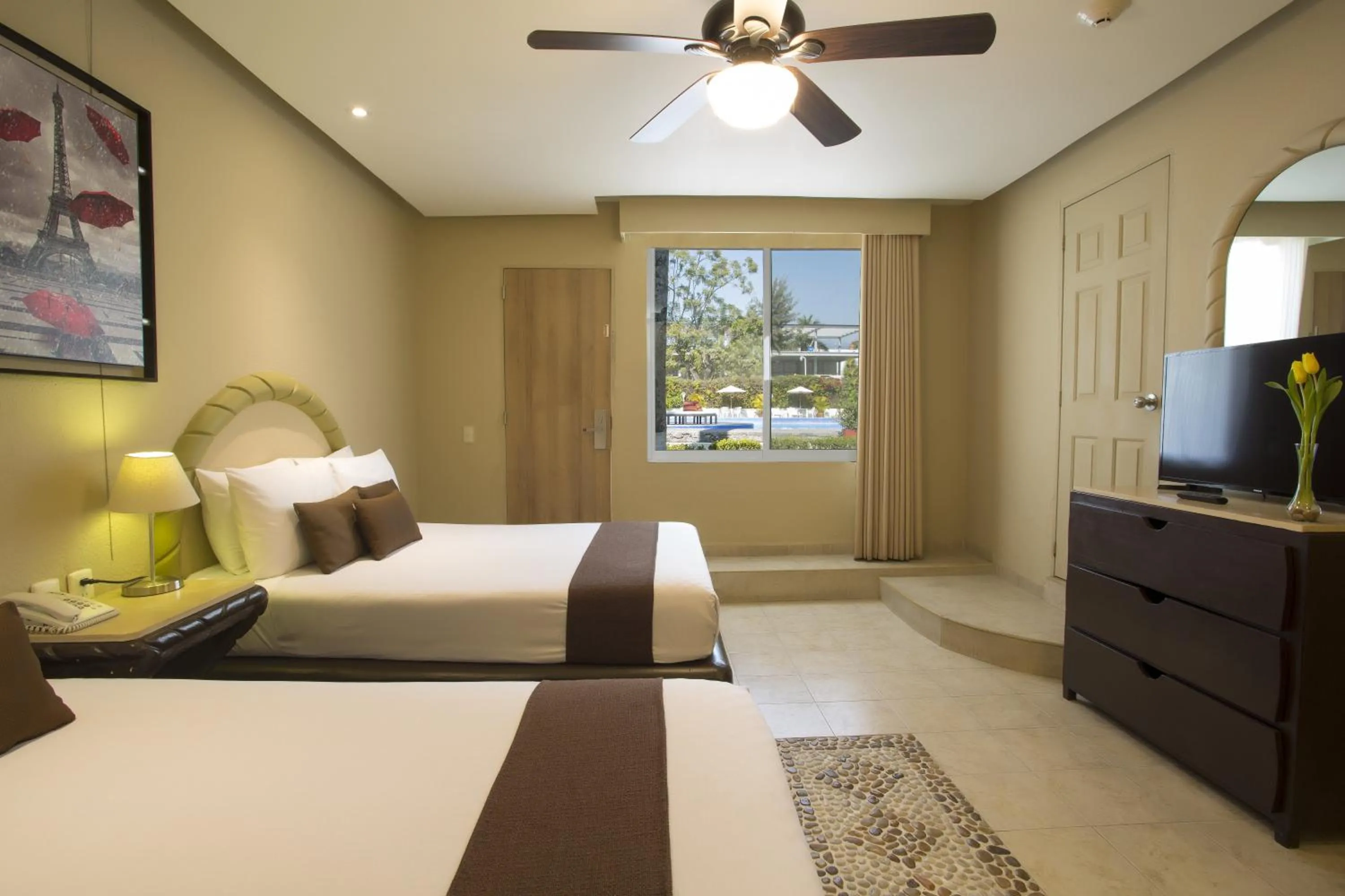 Photo of the whole room, Bed in Gamma Cuernavaca Puerta Paraiso