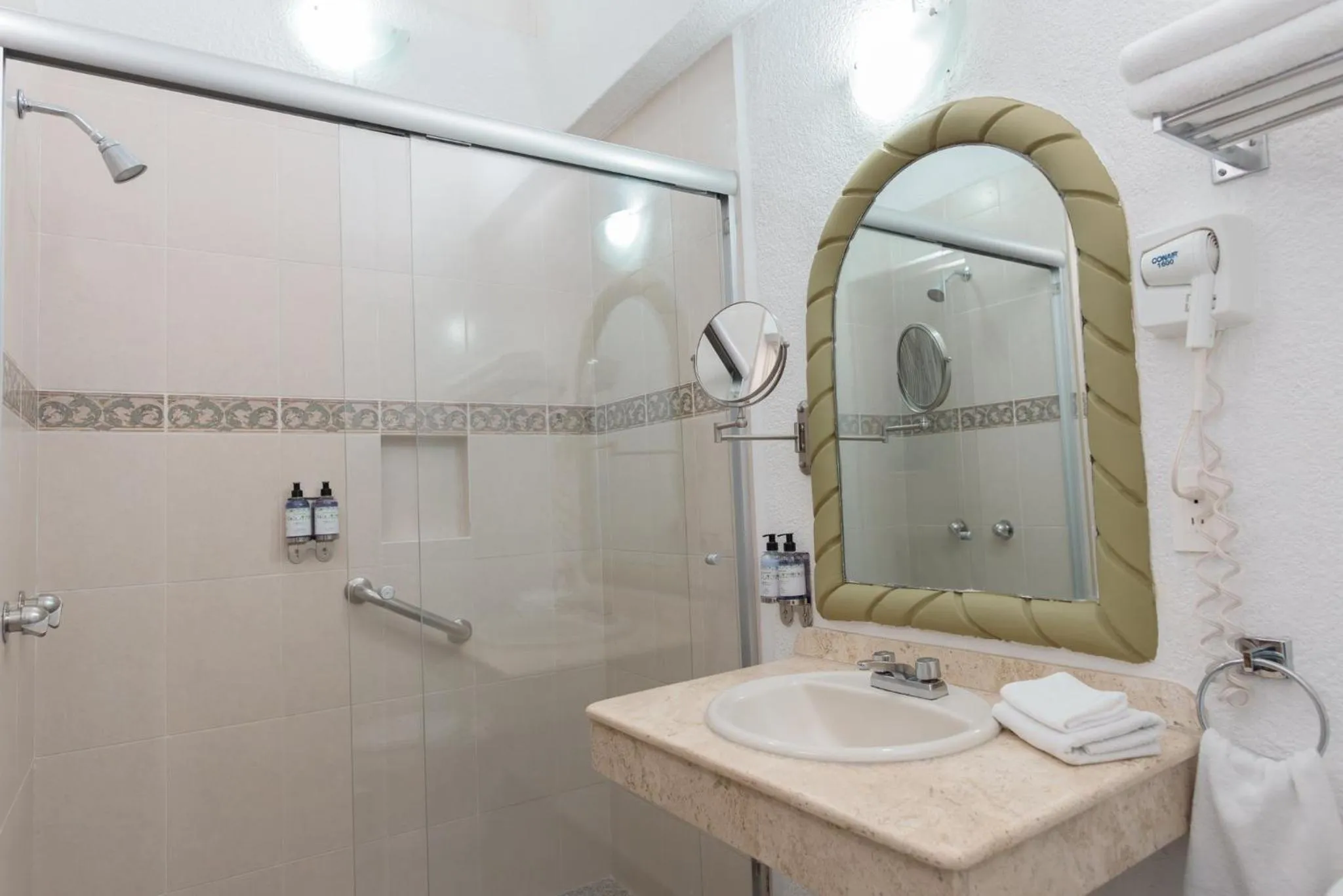 Photo of the whole room in Gamma Cuernavaca Puerta Paraiso