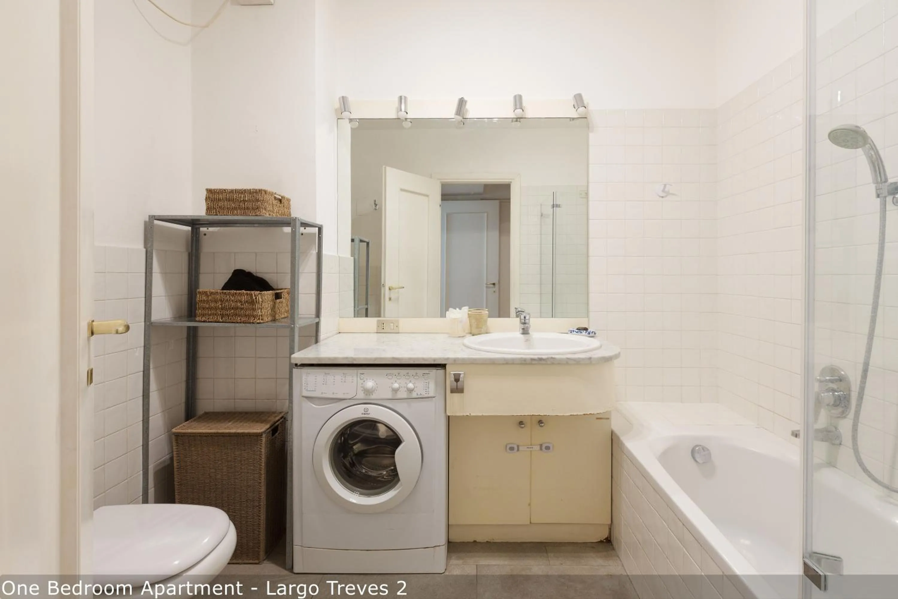 Shower in Brera Apartments in San Marco