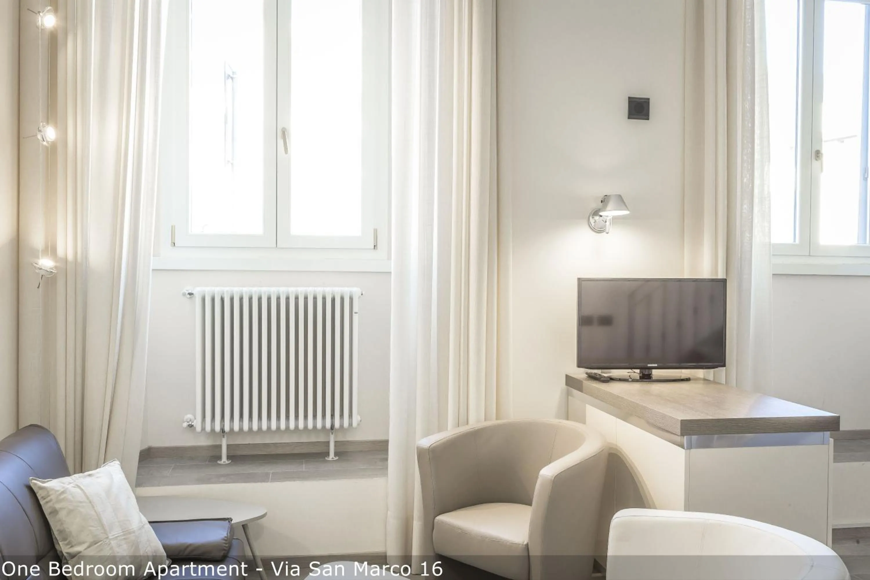 TV and multimedia in Brera Apartments in San Marco