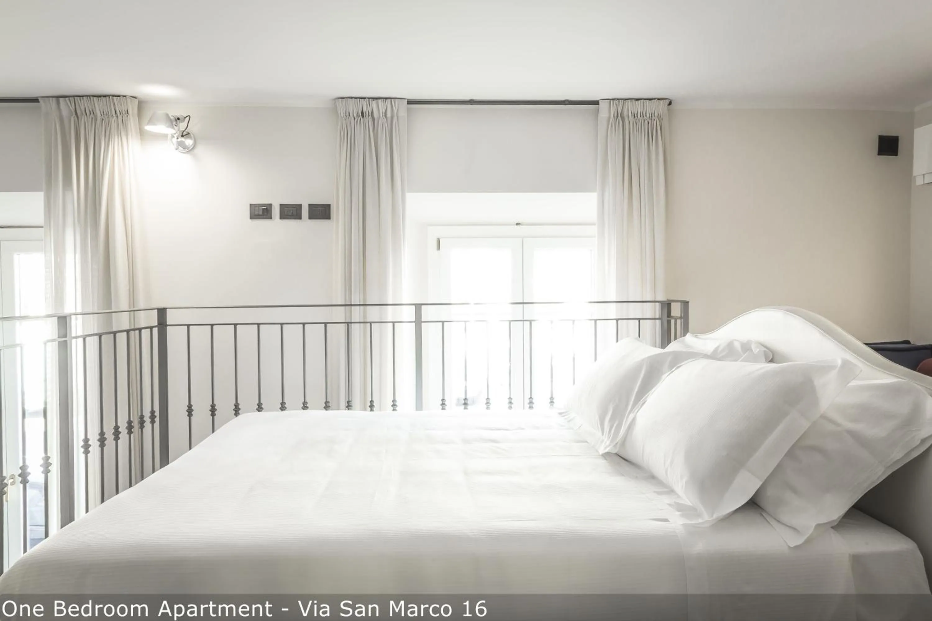 Bed in Brera Apartments in San Marco