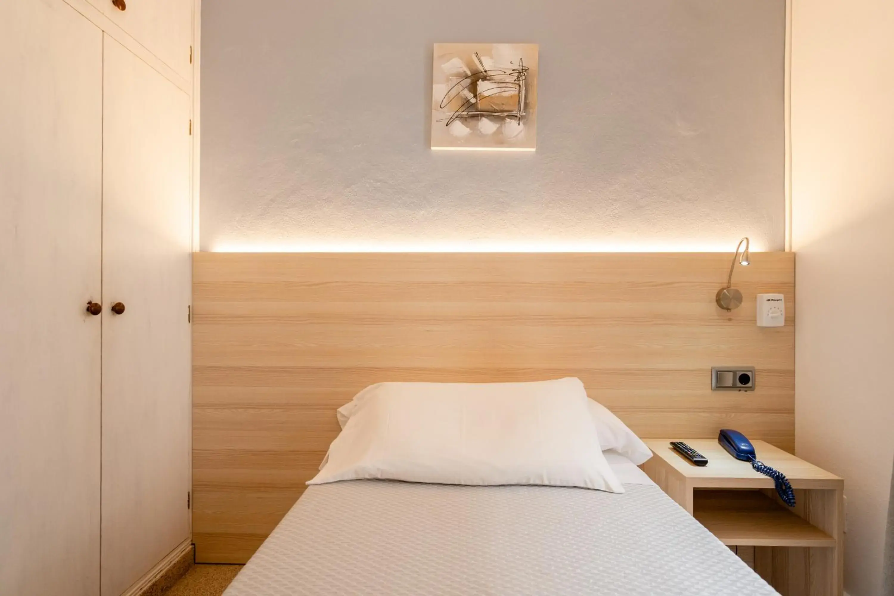 Single Room with Fan - single occupancy in Eurohotel Single Room with Fan - single occupancy in Eurohotel