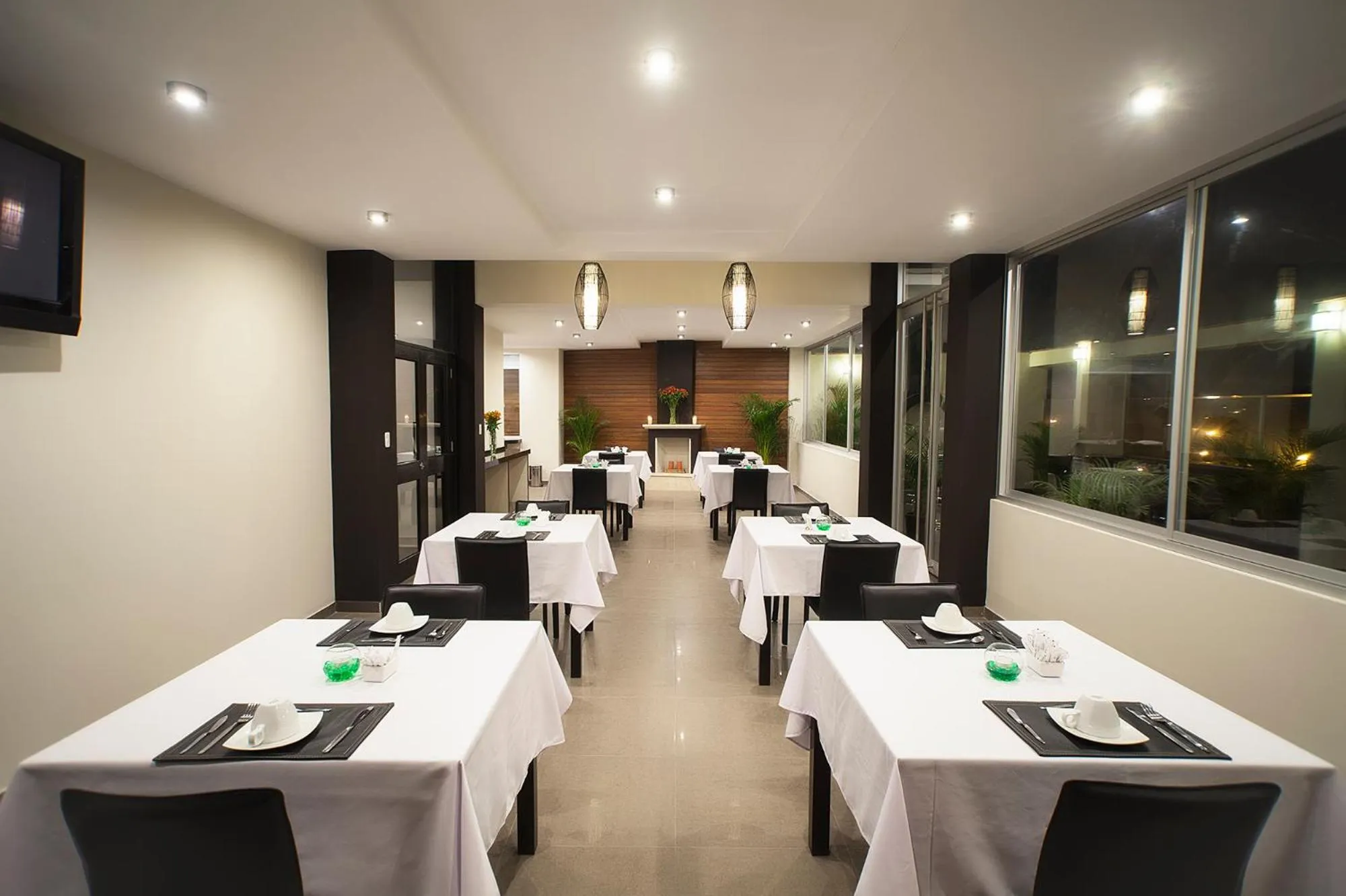 Restaurant/places to eat in El Angolo