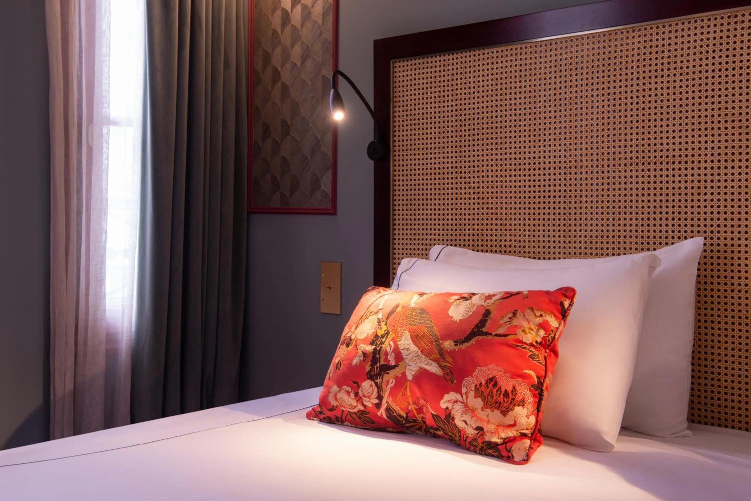 Bed in Mom'Art Hotel