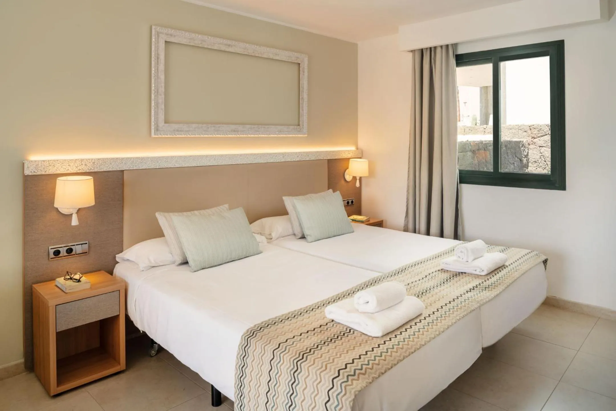 Bedroom, Bed in Hotel Pocillos Playa, solo Adultos