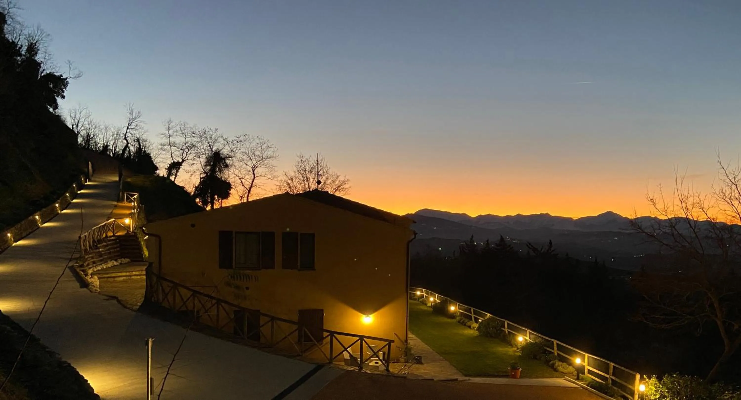 Property building in La Casa Nel Bosco