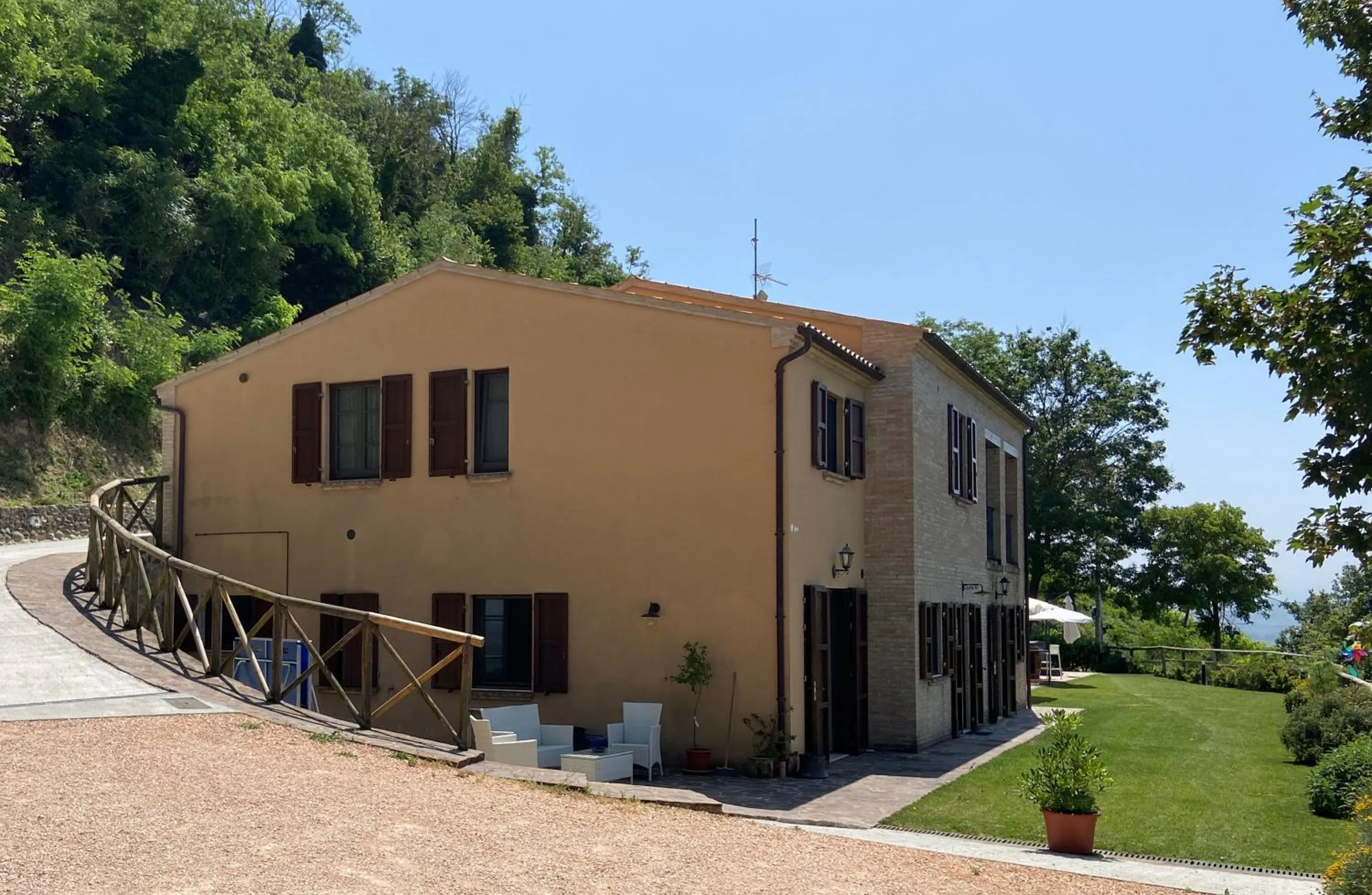 Property building in La Casa Nel Bosco