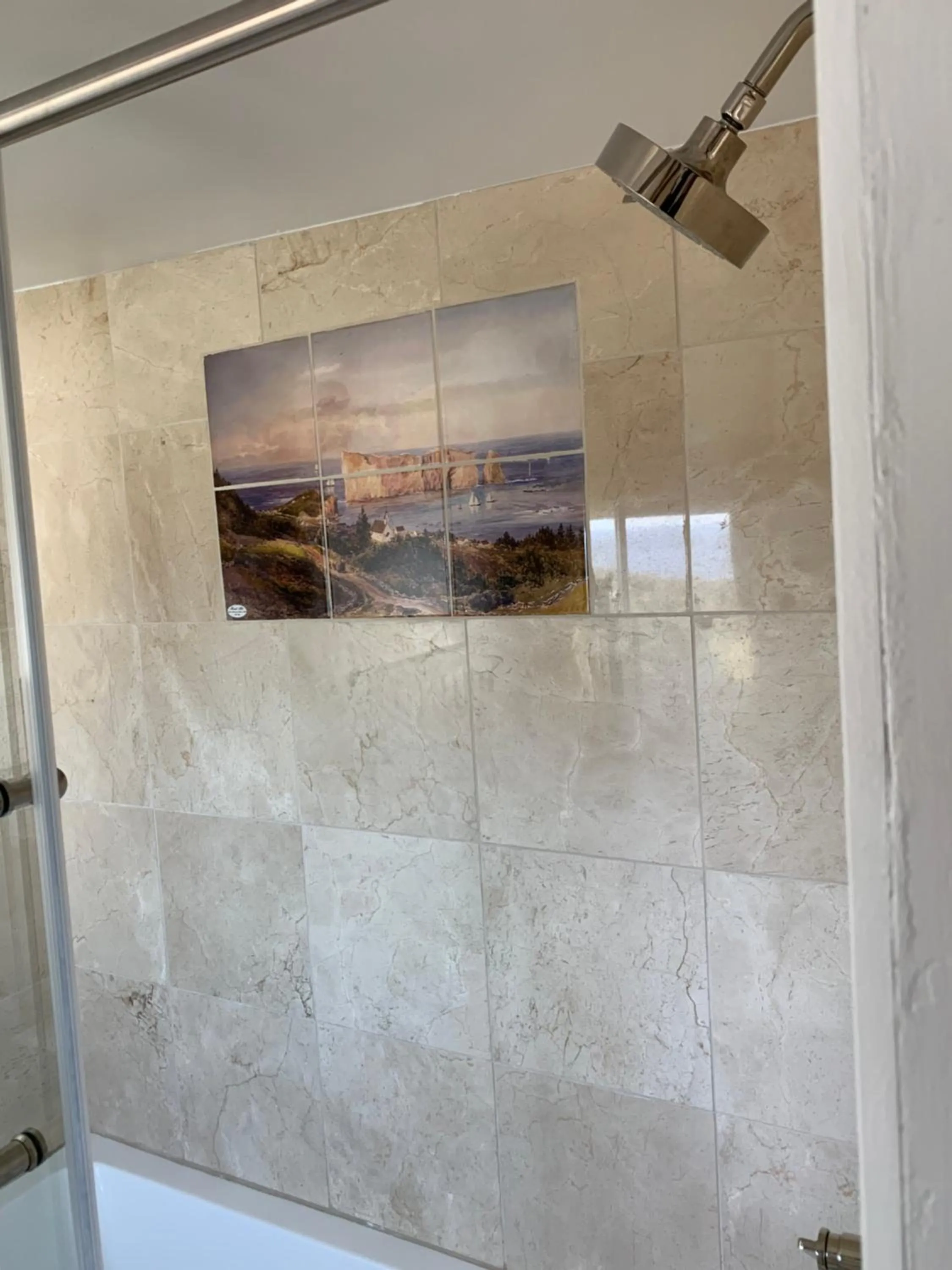 Shower in Au Pic de l'Aurore Motel-Chalets