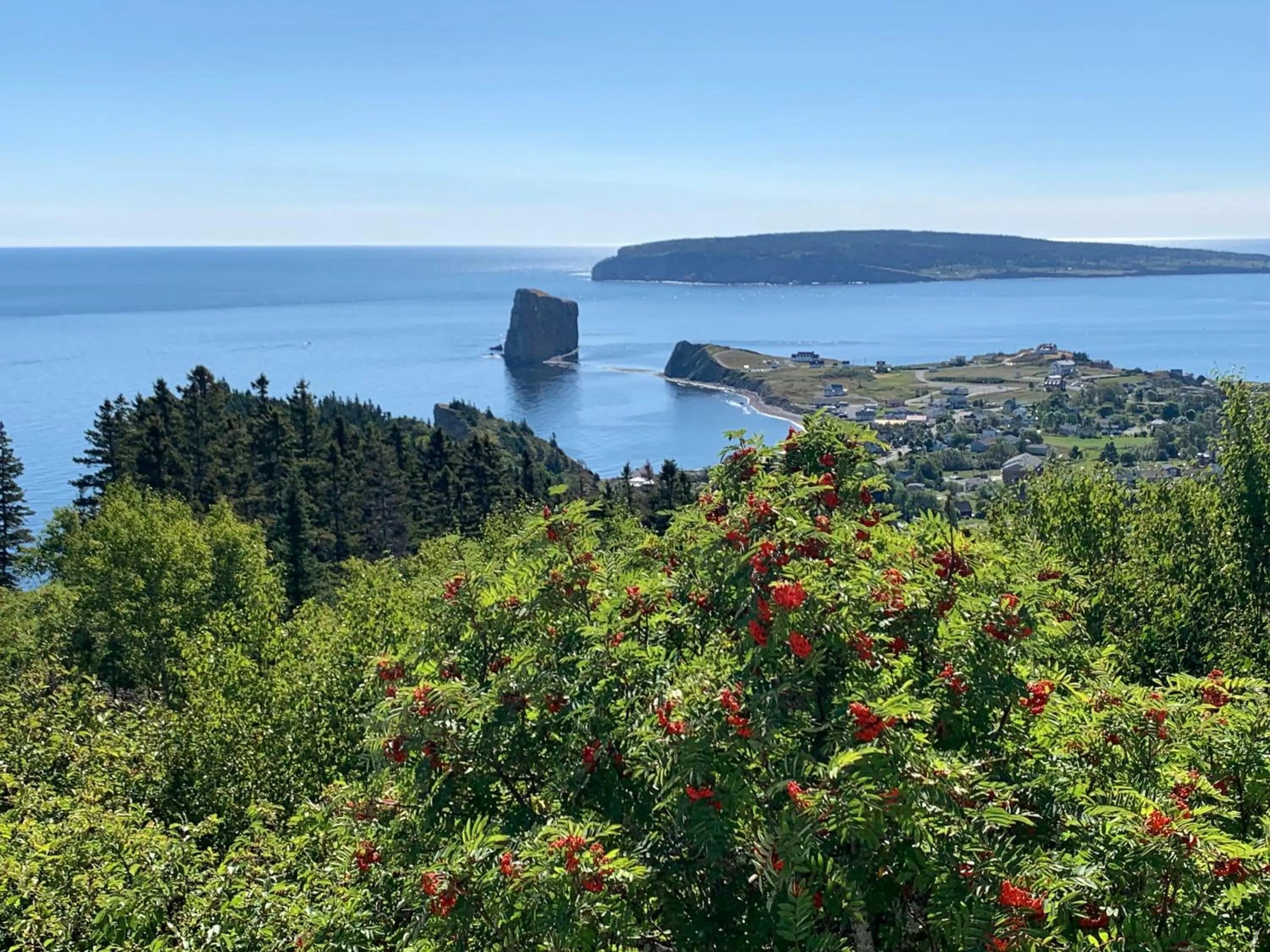 Patio in Au Pic de l'Aurore Motel-Chalets