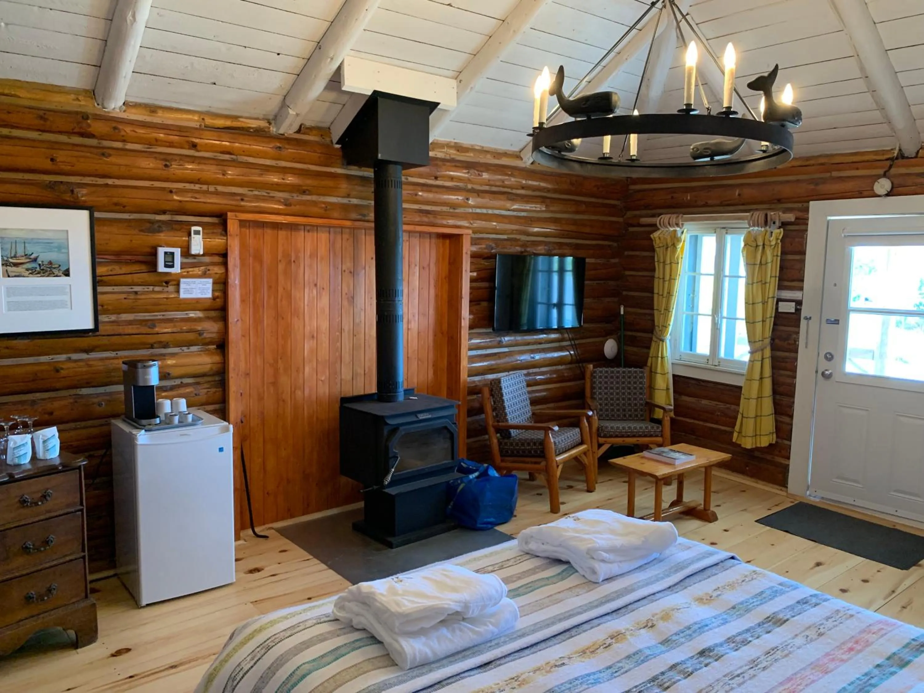 Bed in Au Pic de l'Aurore Motel-Chalets