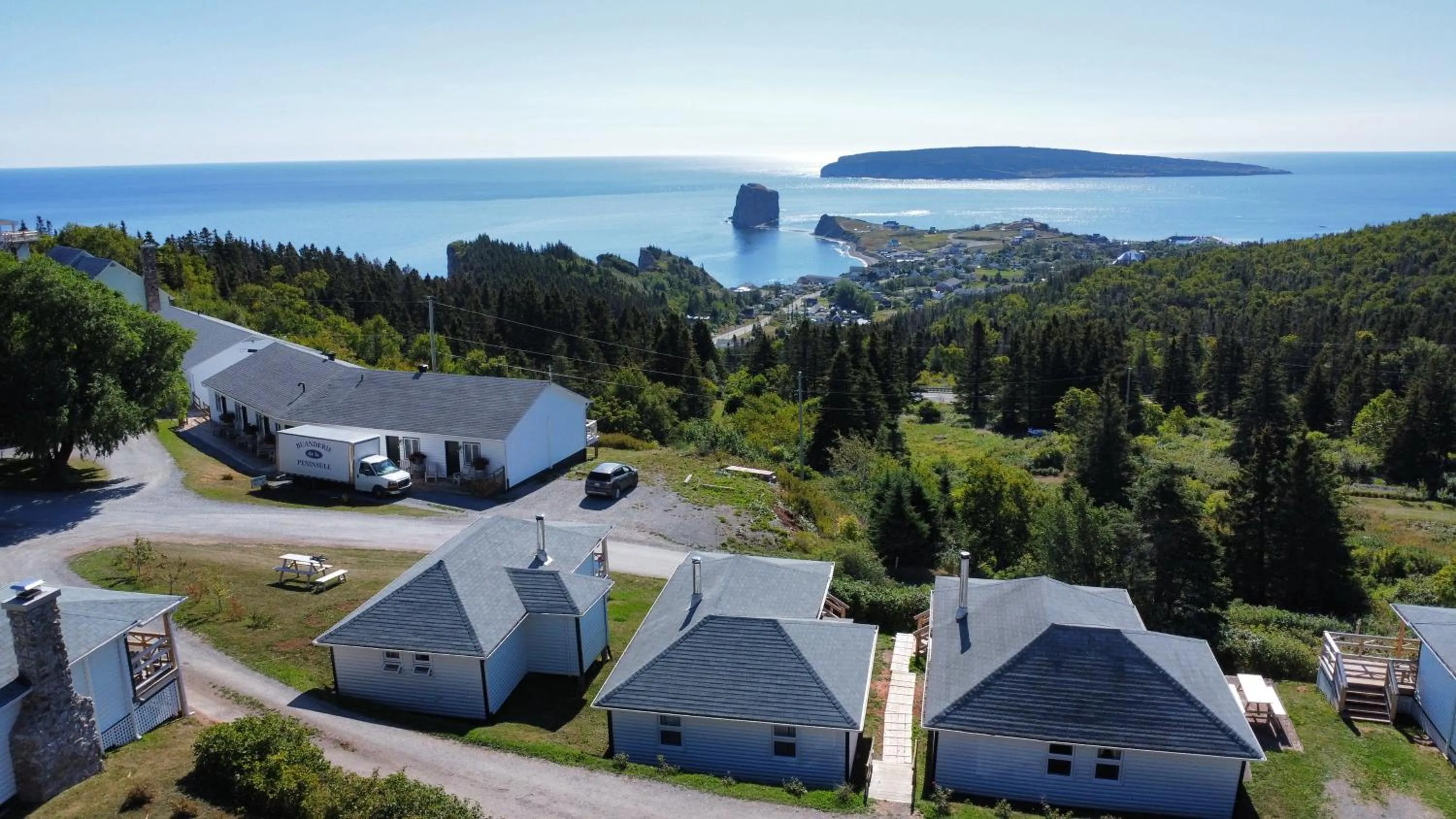 Natural landscape in Au Pic de l'Aurore Motel-Chalets