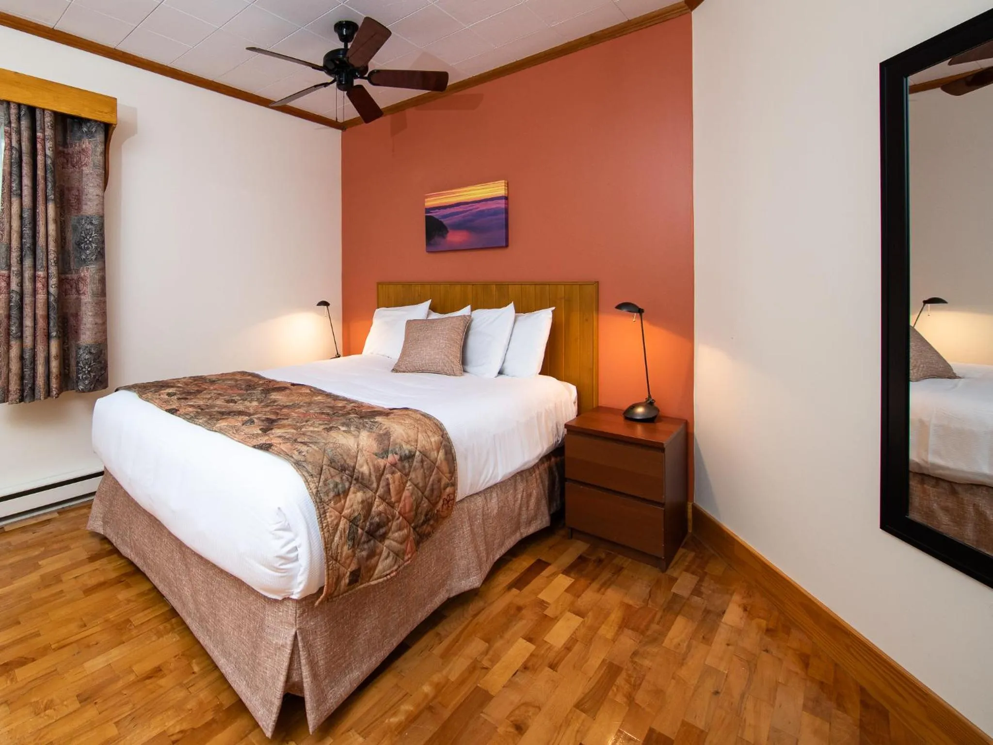 Bedroom, Bed in Au Pic de l'Aurore Motel-Chalets