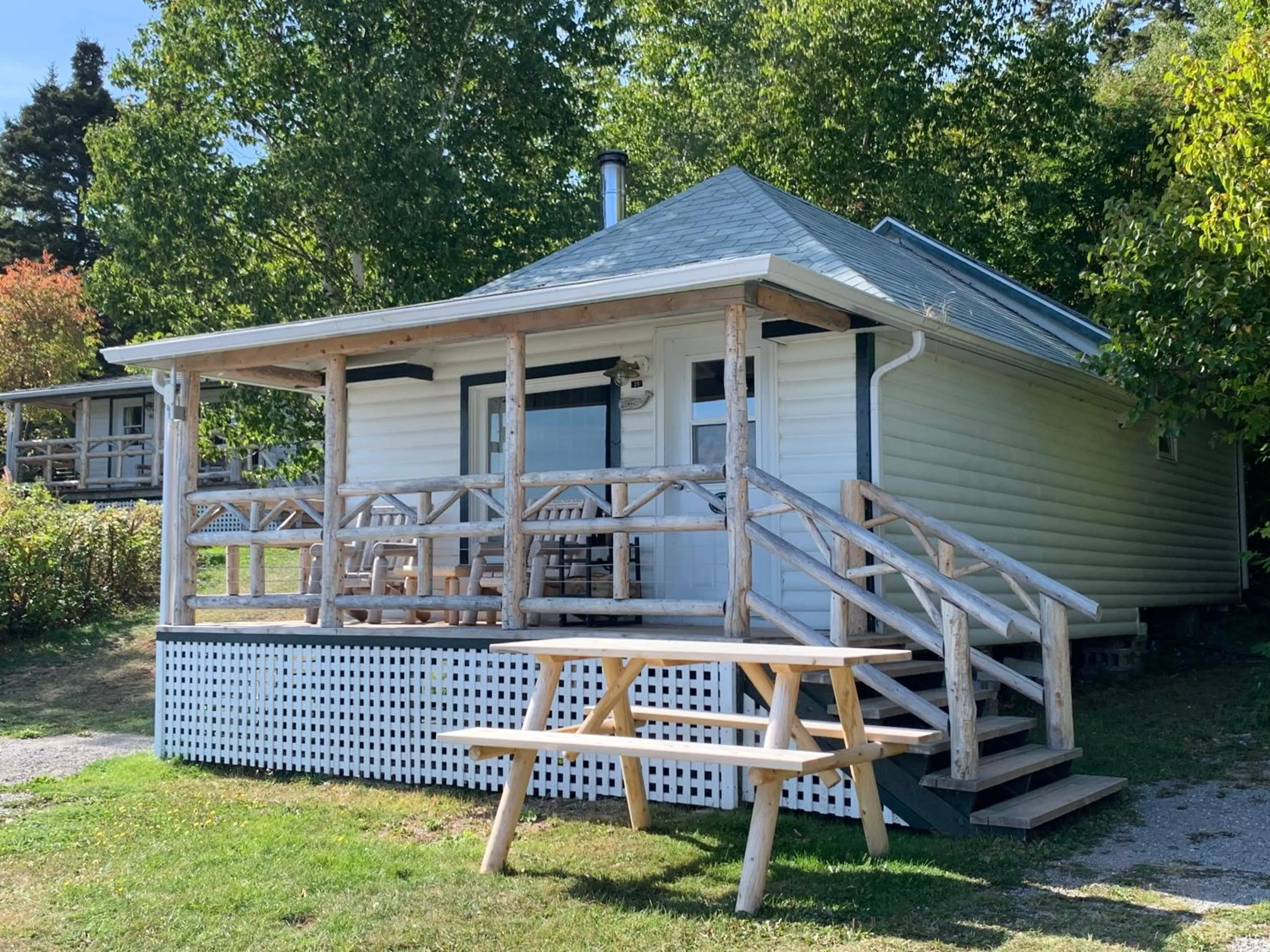 Property building in Au Pic de l'Aurore Motel-Chalets