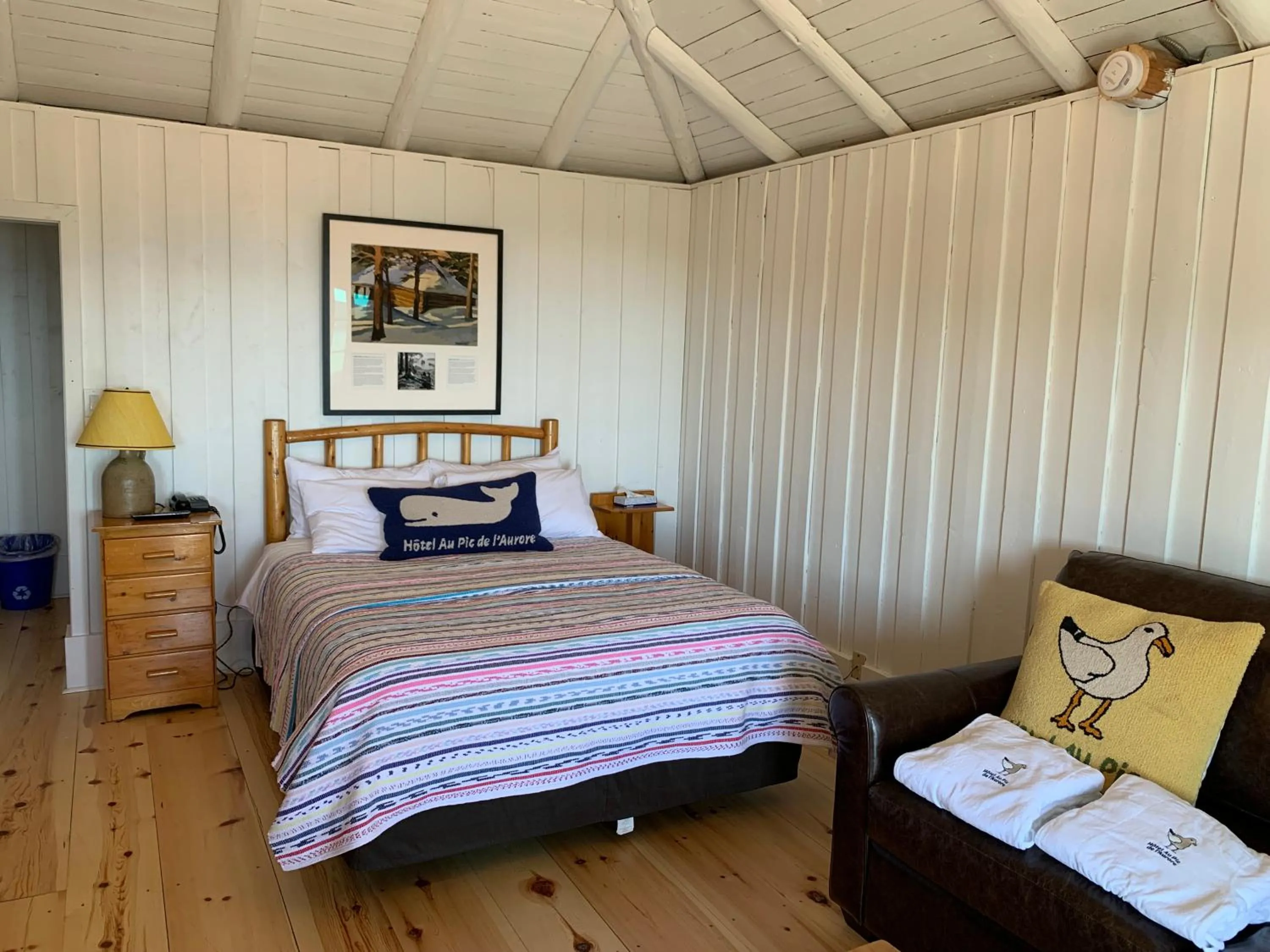 Bed in Au Pic de l'Aurore Motel-Chalets