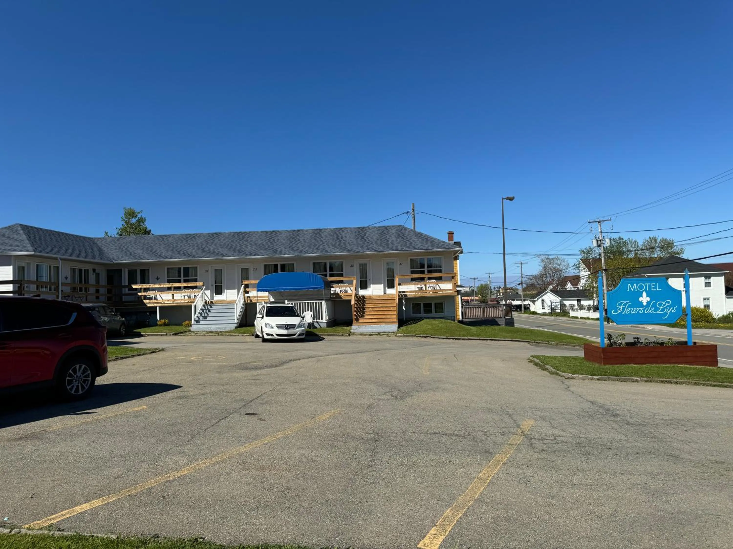 Parking in Hotel-Motel Fleur de Lys