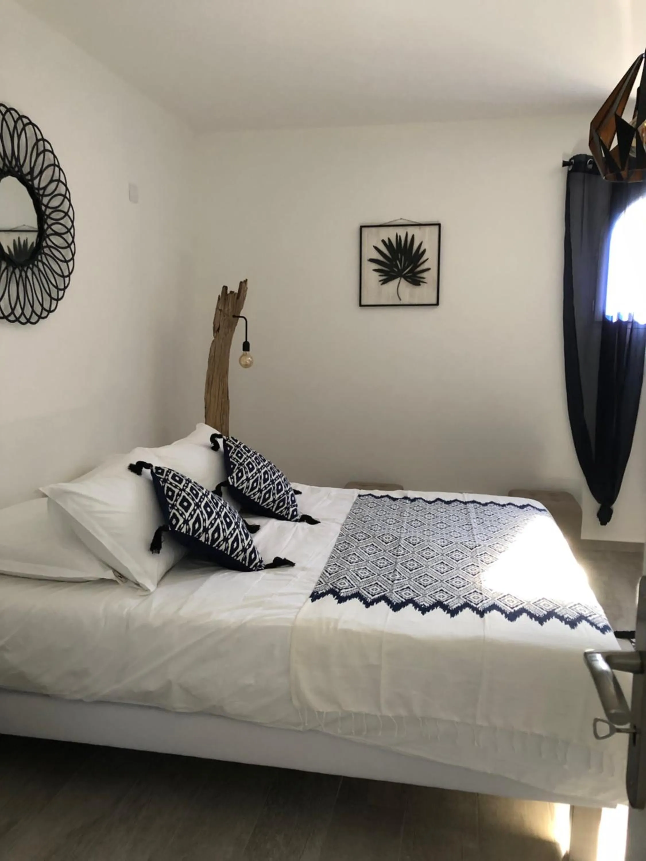 Photo of the whole room, Bed in Maxima Sunset