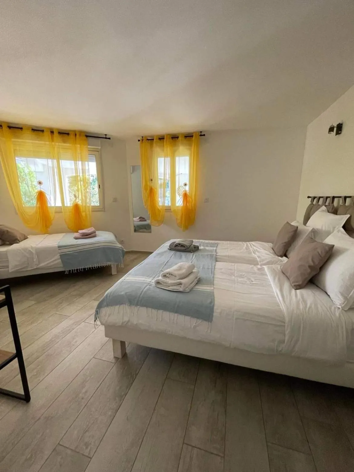 Bedroom, Bed in Maxima Sunset