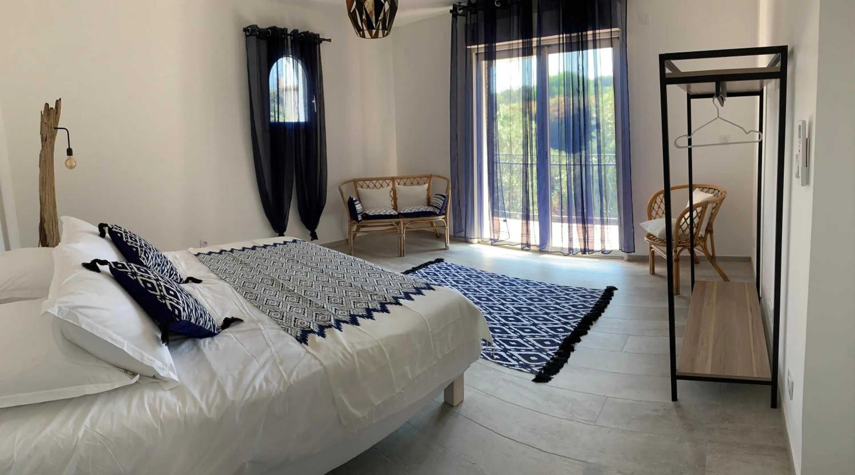 Photo of the whole room, Bed in Maxima Sunset
