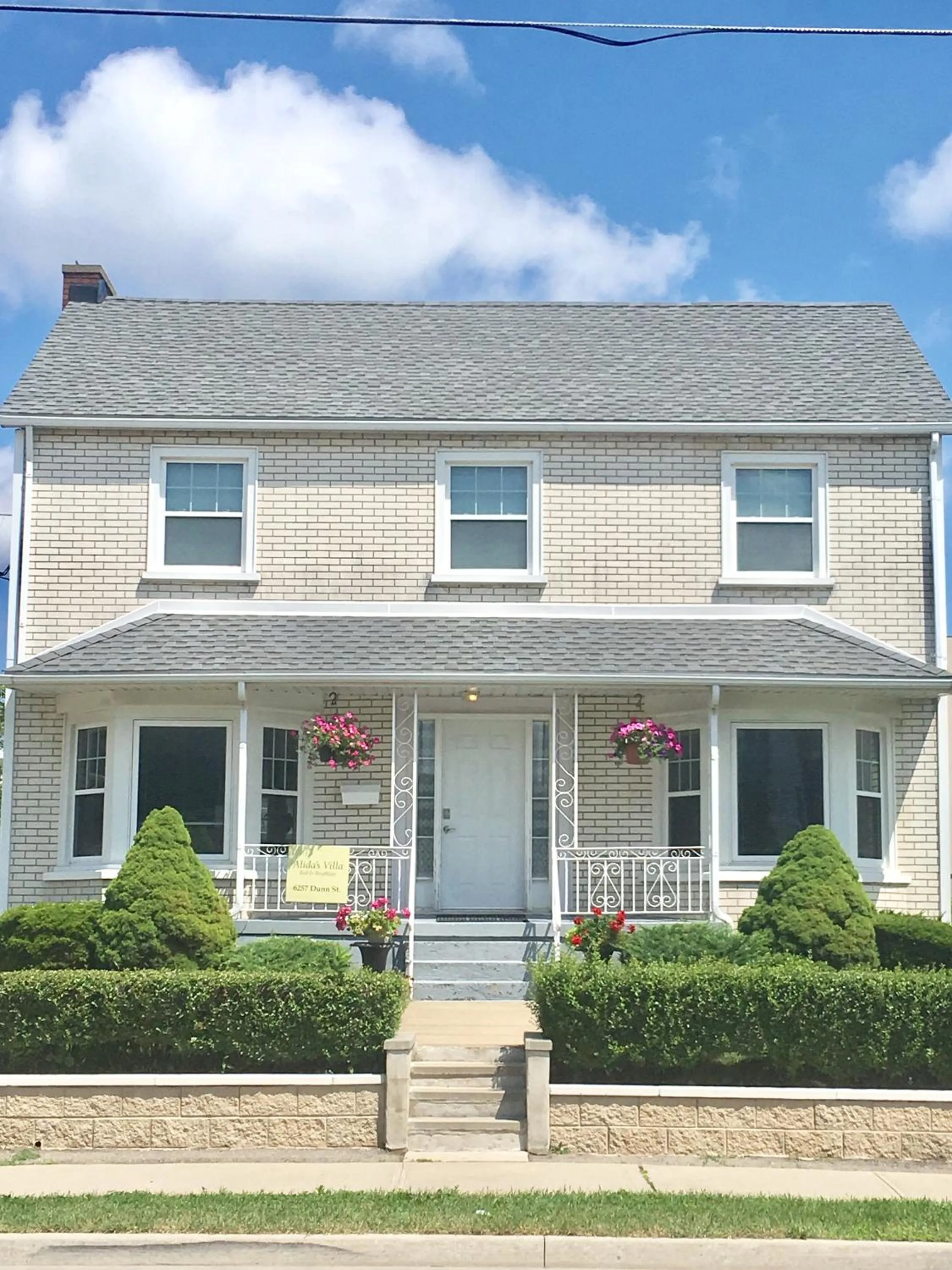 Property building in Anna's Bed & Breakfast