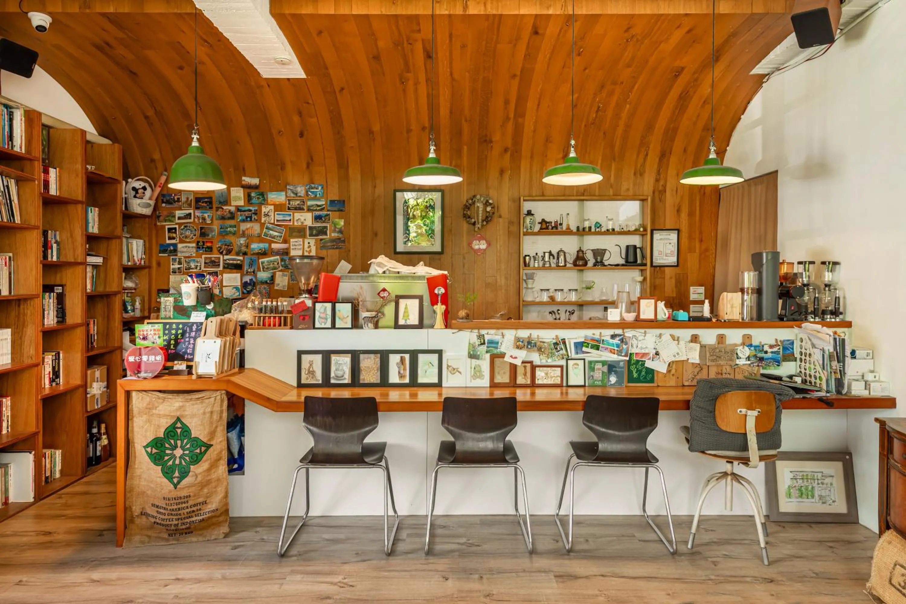 Restaurant/places to eat in IsShoNi house