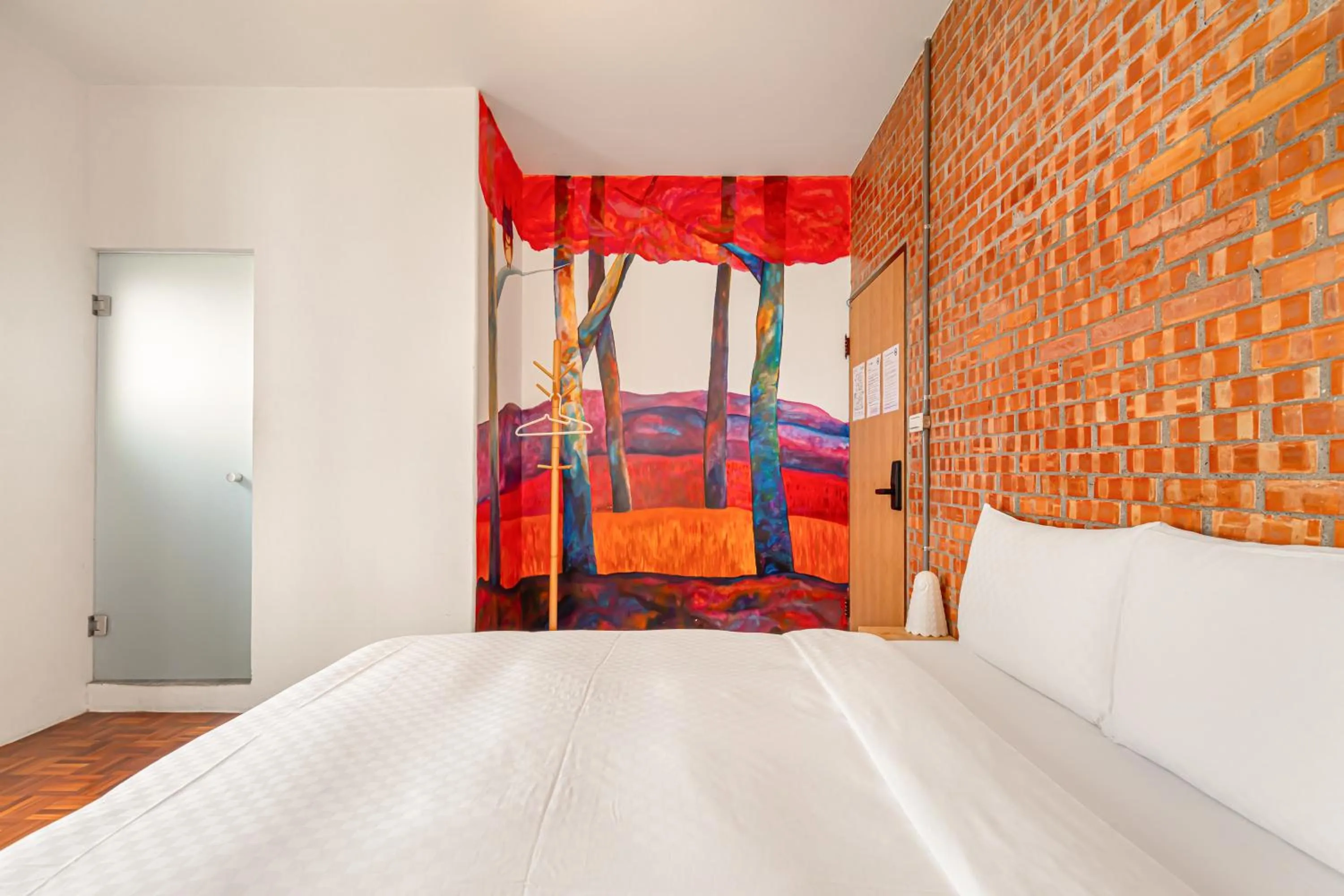 Photo of the whole room, Bed in IsShoNi house