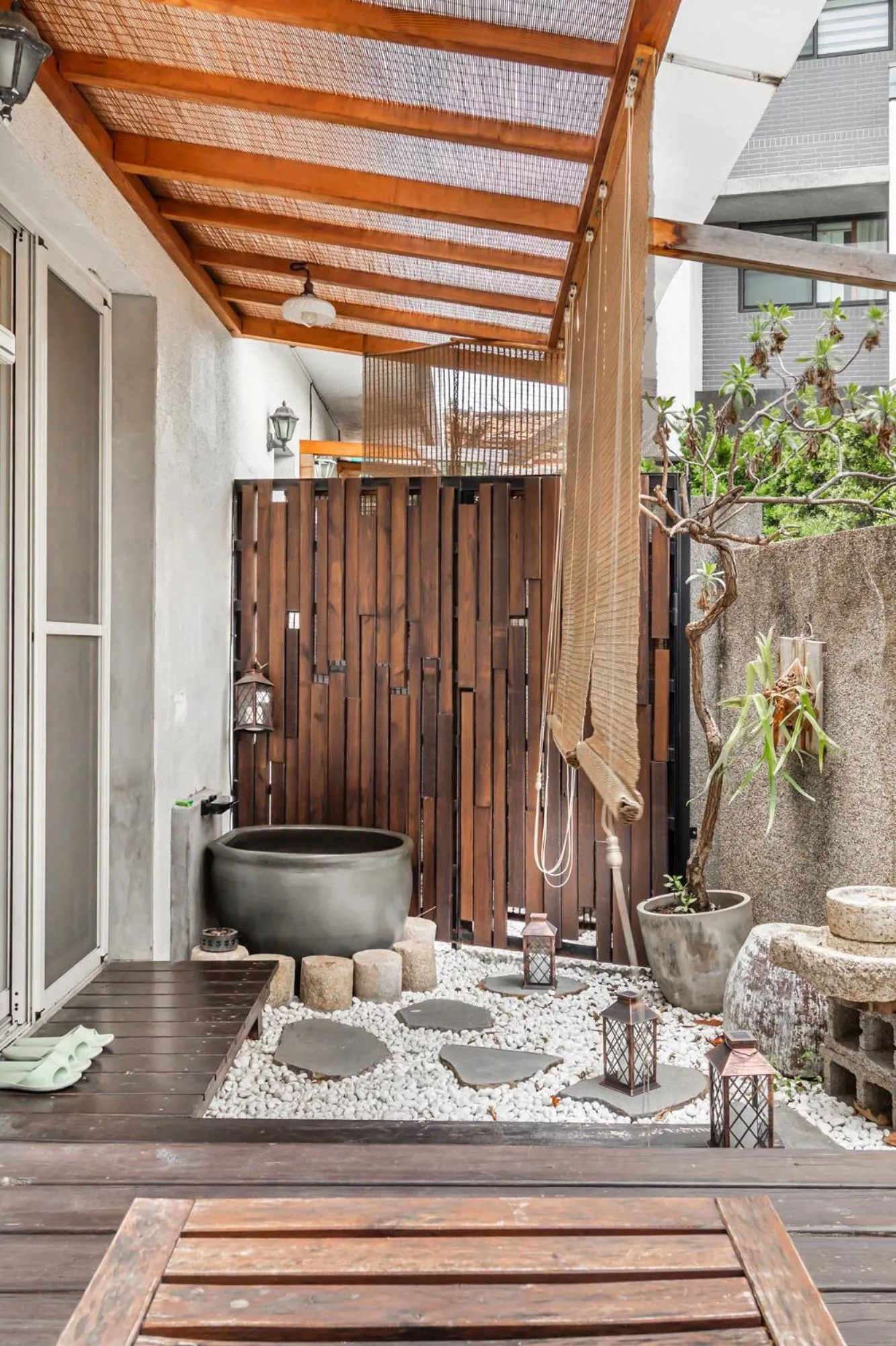 Natural landscape in IsShoNi house