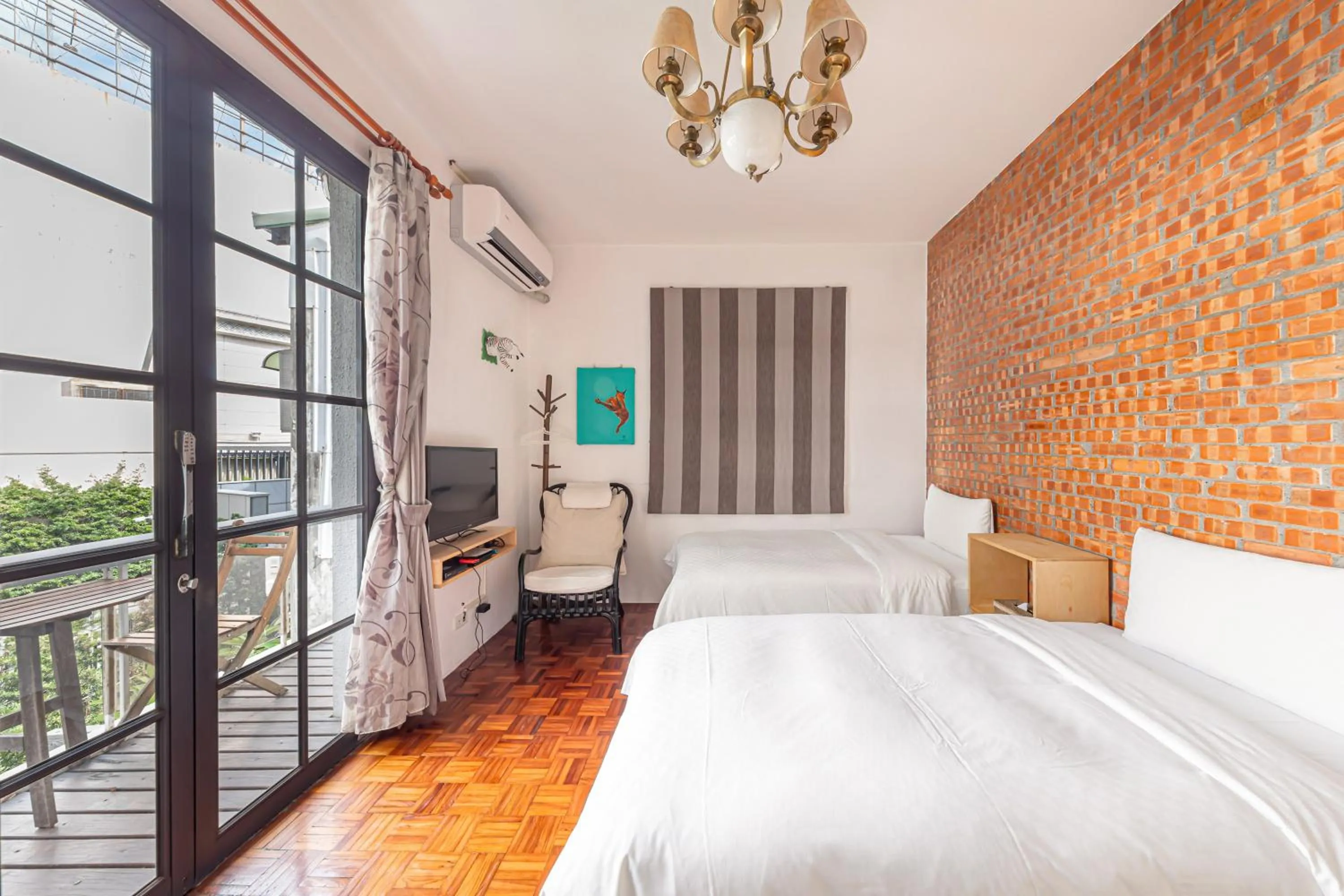 Photo of the whole room, Bed in IsShoNi house