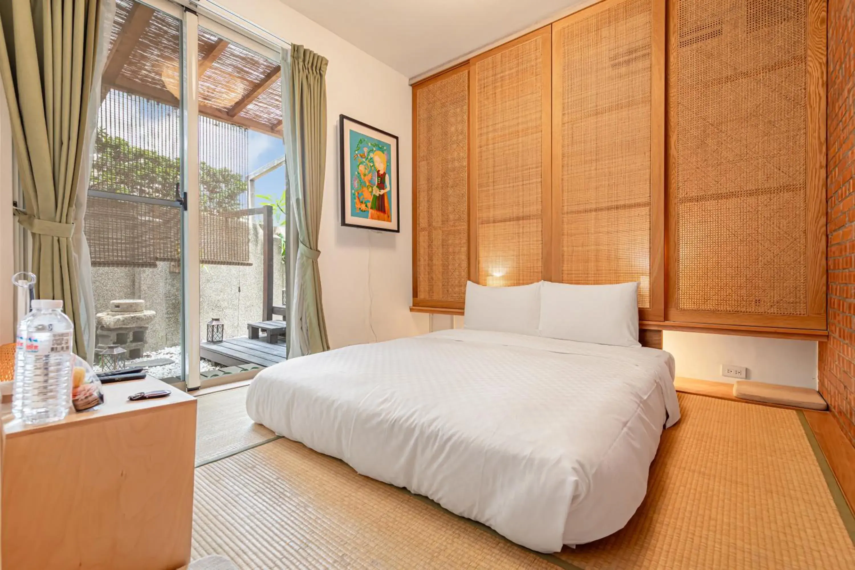 Large Courtyard Double Room with Bathtub in IsShoNi house Large Courtyard Double Room with Bathtub in IsShoNi house