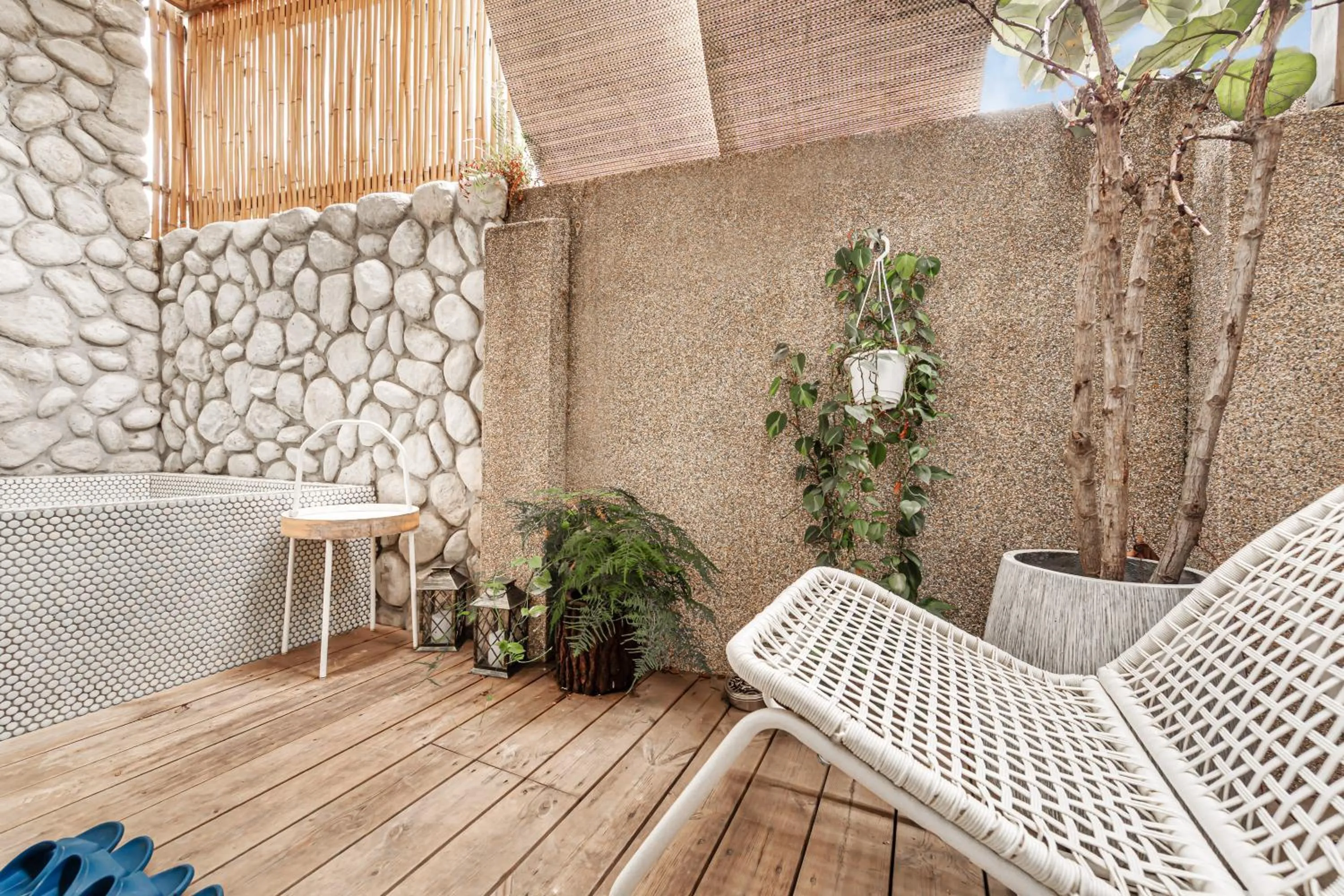 Bathroom in IsShoNi house