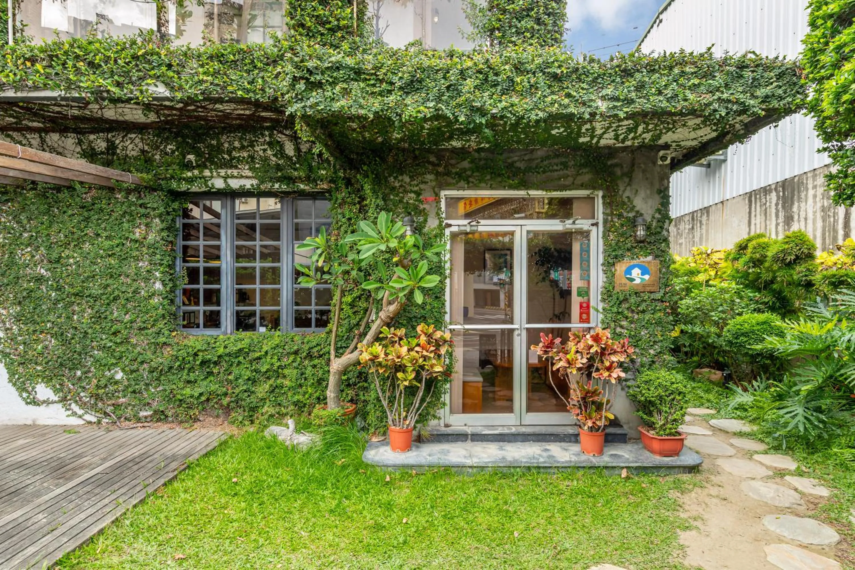 Property building in IsShoNi house