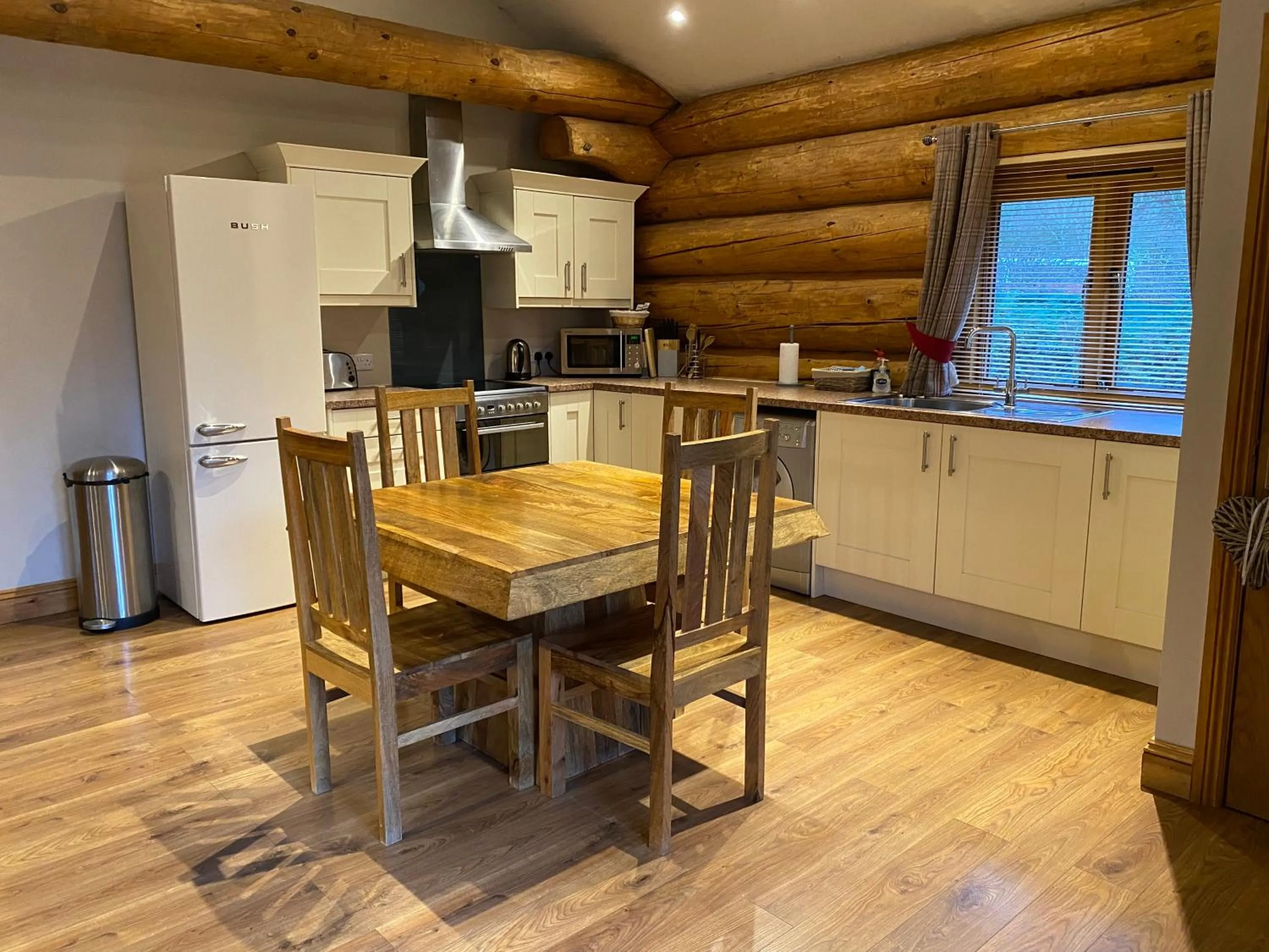 Kitchen or kitchenette in Ewes Water Log Cabins