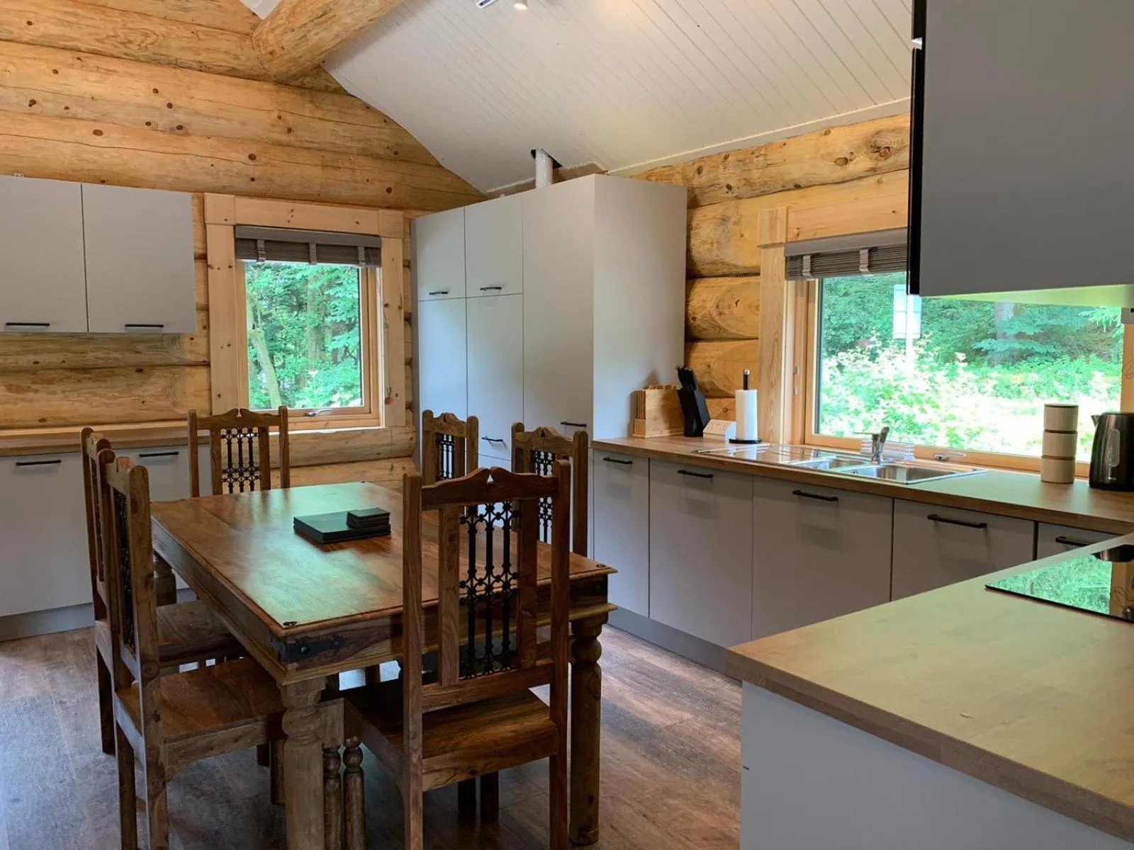 Kitchen or kitchenette in Ewes Water Log Cabins