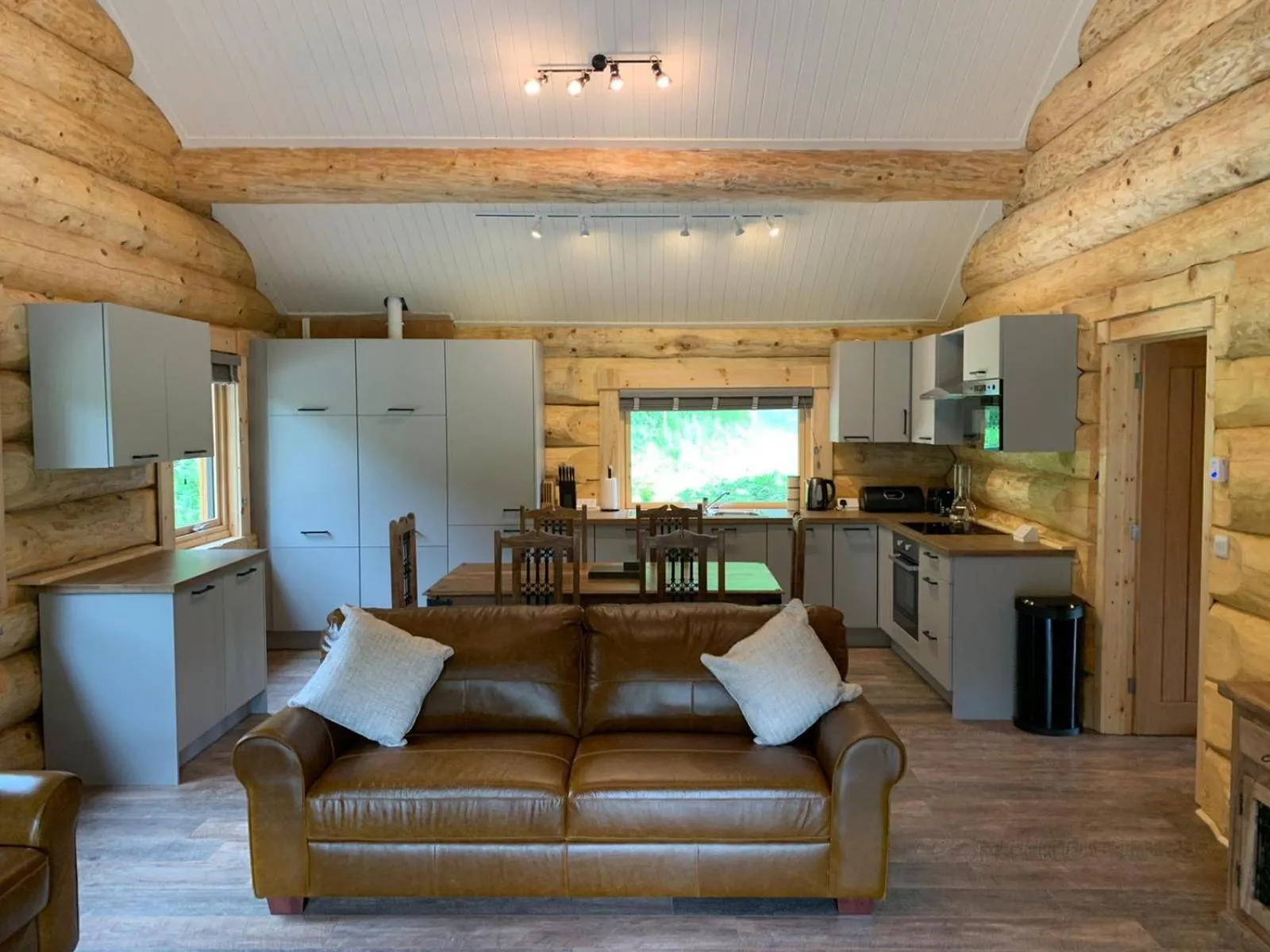 Kitchen or kitchenette in Ewes Water Log Cabins