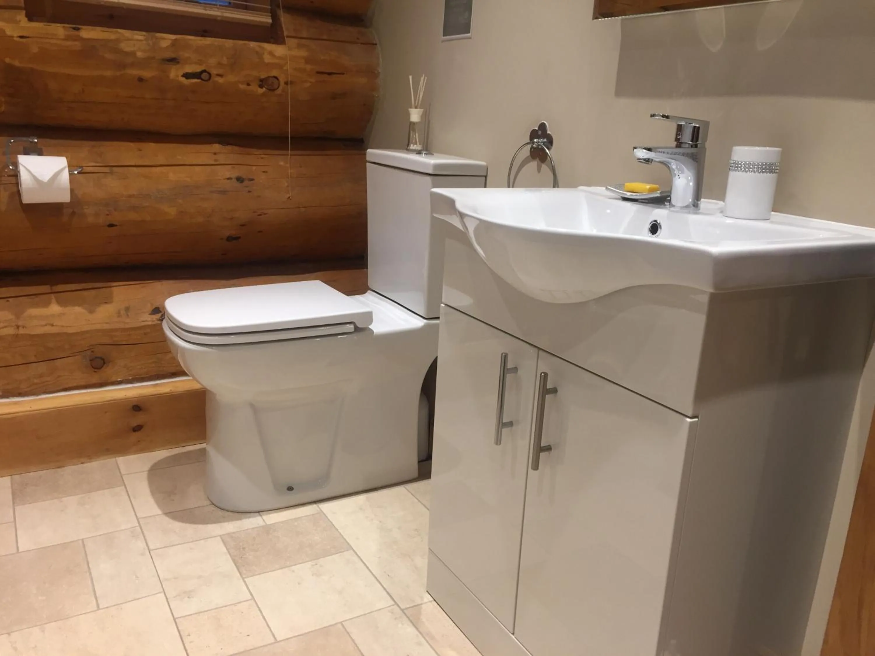 Toilet in Ewes Water Log Cabins