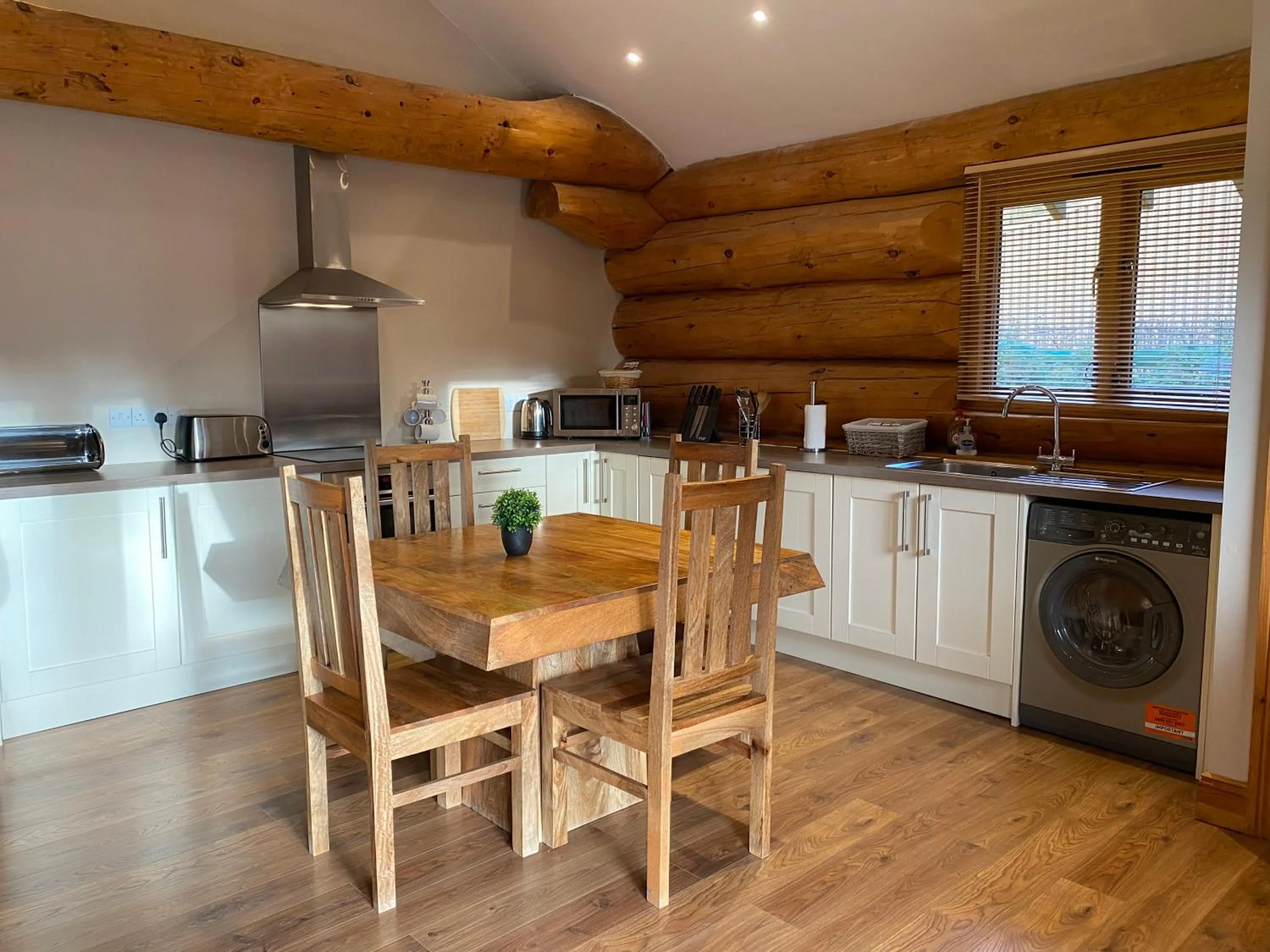 Kitchen or kitchenette in Ewes Water Log Cabins