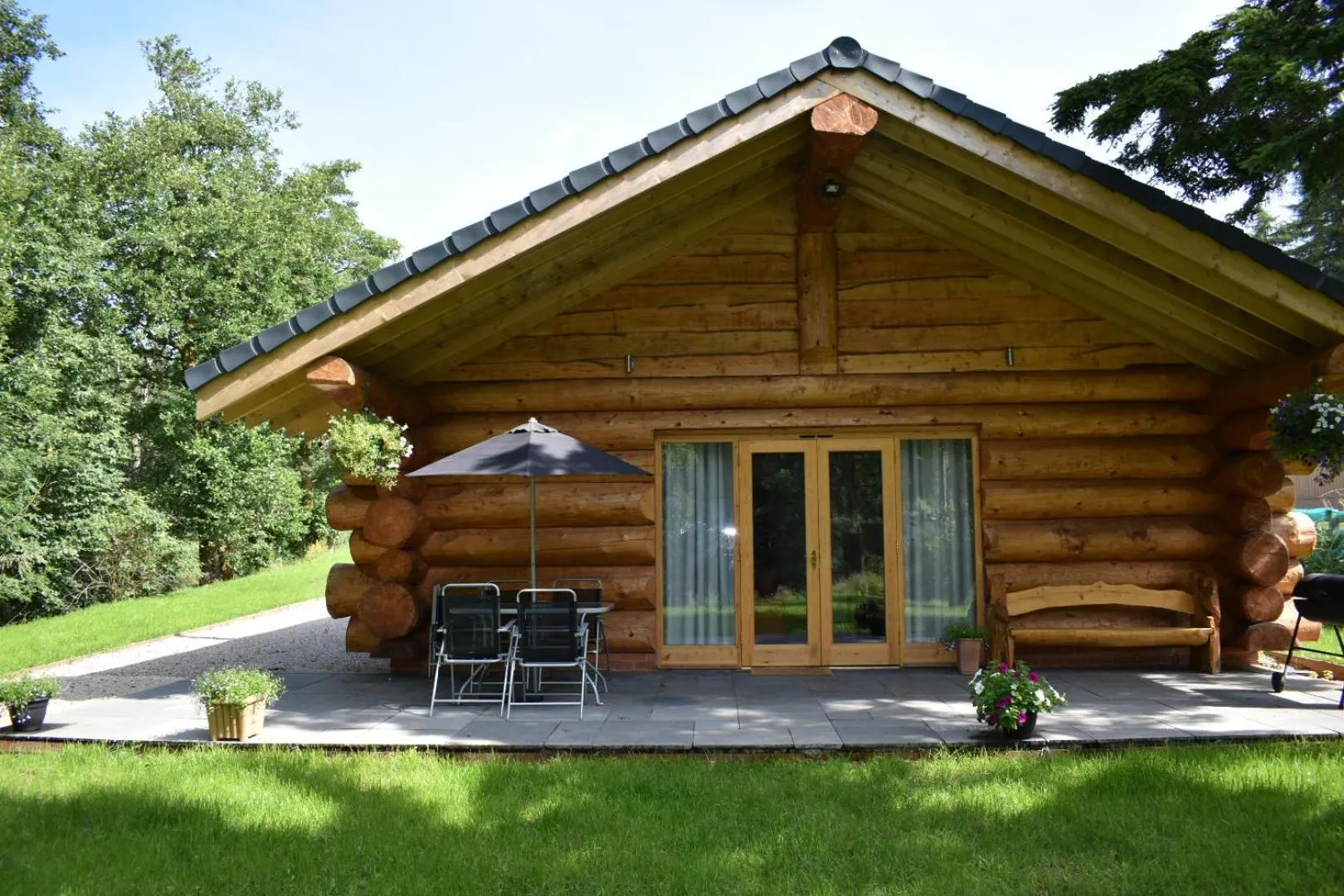 Facade/entrance in Ewes Water Log Cabins