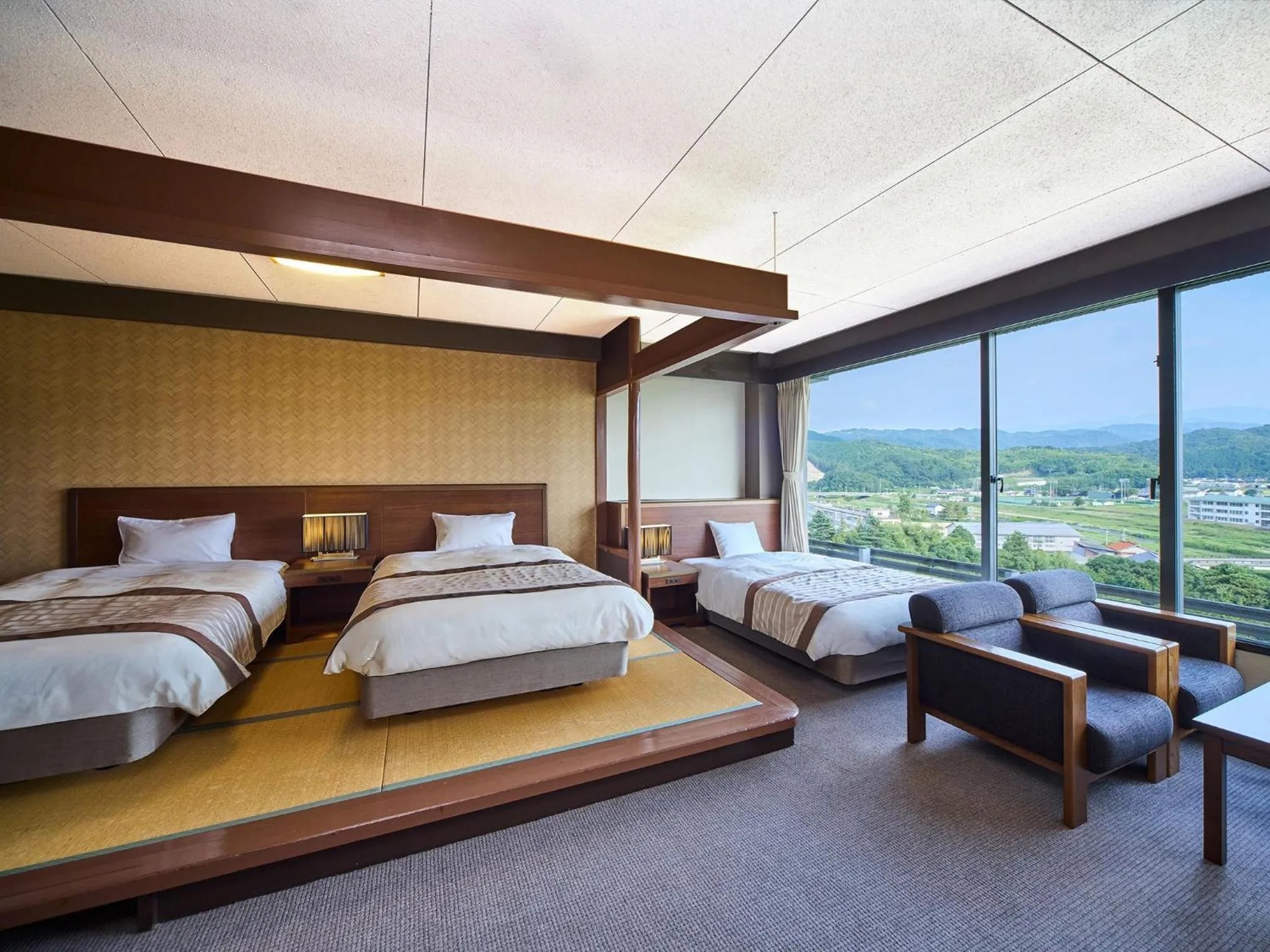 Photo of the whole room, Bed in Misasa Royal Hotel