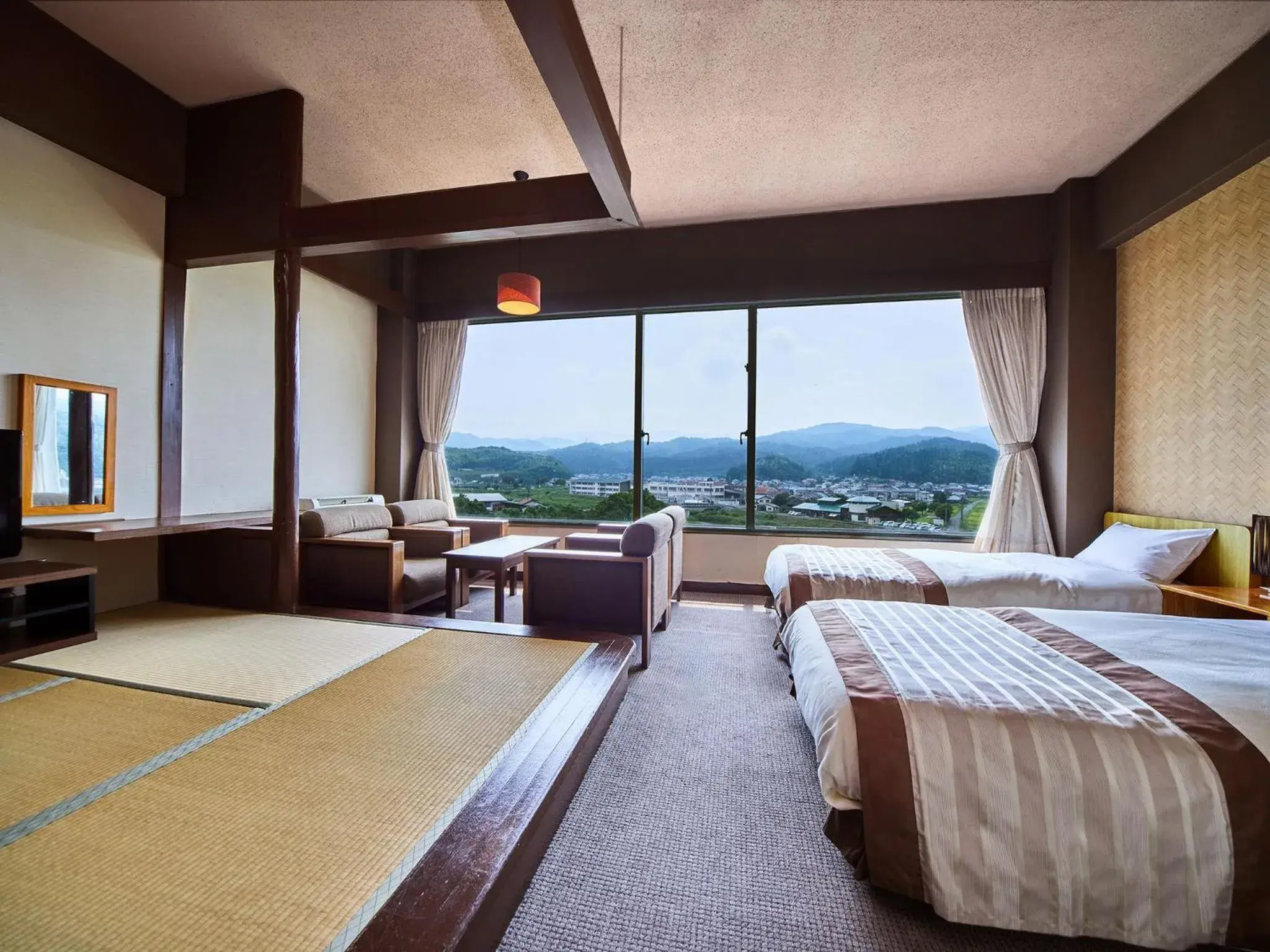 Photo of the whole room, Bed in Misasa Royal Hotel Photo of the whole room, Bed in Misasa Royal Hotel