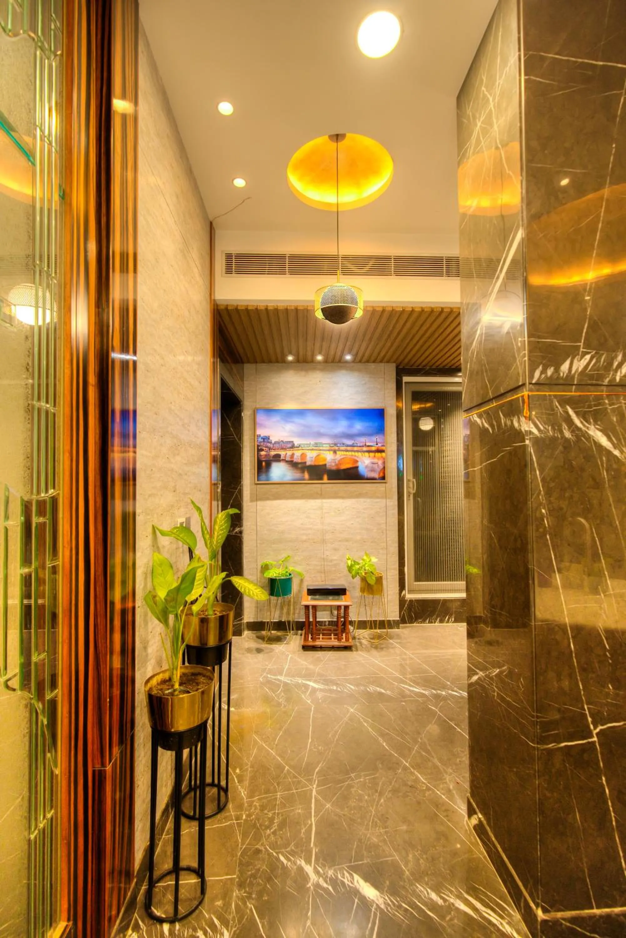 TV and multimedia in THE SINGH EMPIRE,New Delhi City Centre