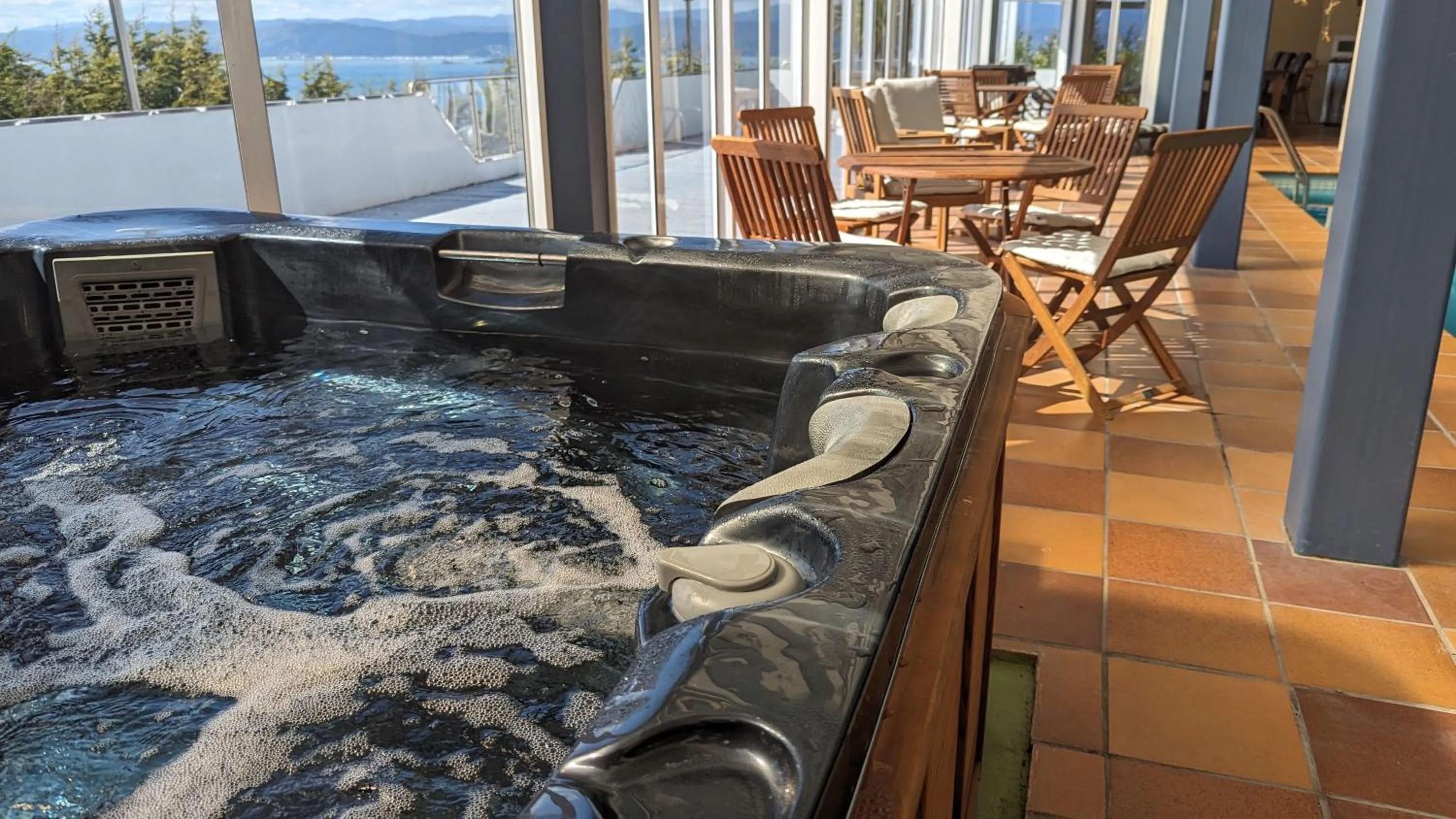Hot Tub in Harbour Lodge Wellington