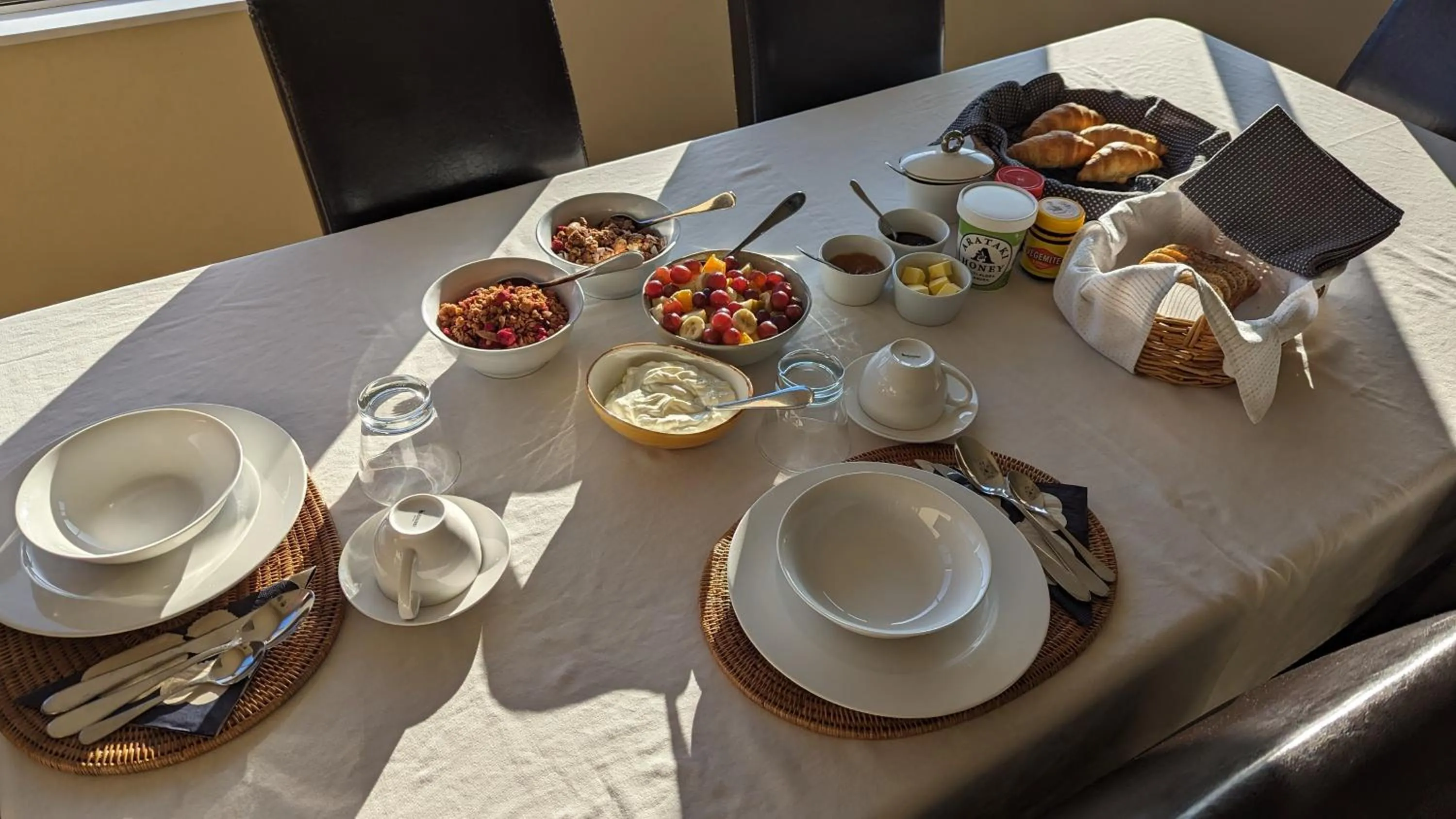 Breakfast in Harbour Lodge Wellington